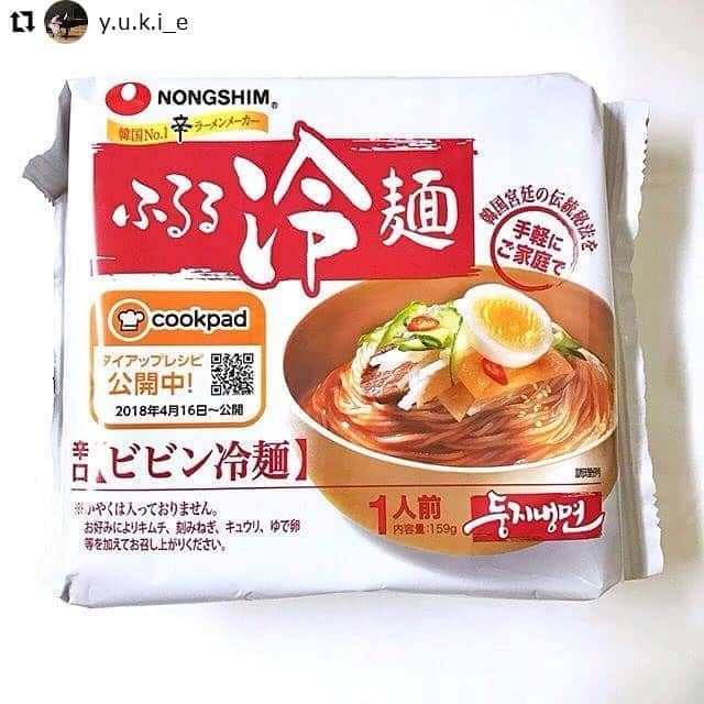 revibloさんのインスタグラム写真 - (revibloInstagram)「★本日のPick UP★﻿ 今回ご紹介するのはこちら♪﻿ ﻿ さっぱりしたものが食べたい季節ですね🍴﻿ 簡単調理！3分で出来上がり！﻿😳 今回はそんな美味しい冷麺を今回紹介します💓 ﻿ ━･･━･･━･･━･･━･･━･･━﻿ @y.u.k.i_e﻿ ﻿ Korean cold noodles for dinner☺️🍜‼️﻿ _______﻿ 辛ラーメンでおなじみの株式会社農心ジャパンさん（@nongshimjapan）の「ふるる冷麺」が今日のディナー☺️🍜‼️ これからの季節、サッパリした冷麺は必需品です！﻿ こちらの「ふるる冷麺」には2種類あります。﻿ 🍜「ふるる冷麺 【水冷麺】」（1人前 希望小売価格 210円）﻿ 熱風で乾燥したコシのあるノンフライ麺。﻿ 韓国特製トンチミスープ（大根の塩漬けからにじみ出たスープ）にリンゴ酢のほのかな酸味が溶け込んで甘みのあるサッパリした味が楽しめます。﻿ ﻿ このタイプの冷麺、食べるの初めてです！﻿ スープは透き通ってキレイです。﻿ 甘さと少し酸味があって、出汁が効いている感じの旨味がありました。﻿ ただの大根の塩漬けでこの味が出るのかな…！？﻿ 暑くて食欲のない時でもサッパリさらさらーっと食べられる冷麺です。﻿ 麺は茶色というかくすんだグレーというか…。独特な麺。﻿ 極細麺でつるつる食べられるのにコシがあってすごく食べ応えあります。そば粉も入っているようです。 🍜「ふるる冷麺 【ビビン冷麺】」（1人前 希望小売価格 210円）﻿ 熱風で乾燥したコシのあるノンフライ麺。﻿ コチュジャンの旨みと辛さ、果実の甘みを熟成させたビビンジャンに絡めて食べる汁なし麺です。﻿ ﻿ 辛い汁なし麺は大好物なのでこちらも美味しく頂きました！﻿ 麺に絡めるビビンジャンは結構辛めです。﻿ 極細麺だからしっかりまとわりついてどこを食べても辛くてうまし！﻿ 生野菜とかわかめ、もやしをトッピングしているから、そうは言ってもマイルドに楽しめました。﻿ ﻿ 水冷麺・ビビン冷麺ともに暑い夏に食べたい味。﻿ 乾麺だから買い置きしておけるのもいいと思います。﻿ どちらも麺の量が相当ボリューミーなので男性の方も満足できると思います！﻿ 私もサッパリしてるはずの冷麺で超満腹です☺️❤️﻿ ごちそうさまでした😍🌶﻿ ﻿ ━･･━･･━･･━･･━･･━･･━﻿ ﻿ #体験#モニター#特別#スキマ時間#プチ贅沢#主婦#学生#クチコミ#口コミ#レビューブログ#reviblo #会員募集中﻿ #冷麺 #辛いもの好き#韓国料理#韓国料理 #韓国料理大好き #ズボラ飯 #夏メニュー#水冷麺#ディナー﻿ #自炊 #自炊生活 #自炊女子 #自炊部 #夏ご飯 #さっぱりごはん #さっぱり美味しい #noodles#koreanfood」7月2日 16時57分 - trami_ig