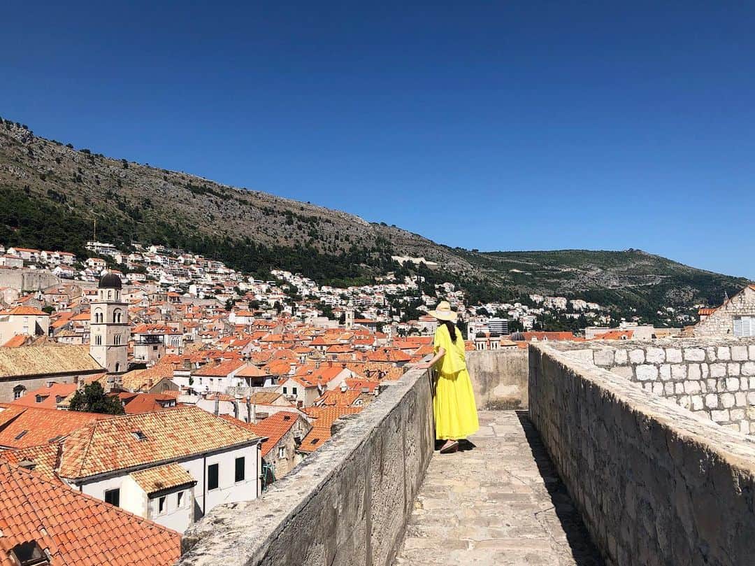桐島かれんさんのインスタグラム写真 - (桐島かれんInstagram)「ドゥブロヴニク旧市街の城壁に登れば、全長1940メートルをぐるりと一周「天空散歩」する事が出来ます。 #ドゥブロヴニク旧市街  #クロアチア #dubrovnik」7月2日 16時57分 - houseoflotuskaren