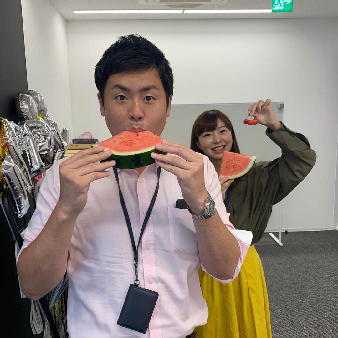 静岡朝日テレビ５chさんのインスタグラム写真 - (静岡朝日テレビ５chInstagram)「夏だ！スイカだ！！ #静岡朝日テレビ #あさひテレビ #スイカ #夏 #宮﨑玲衣 #片山真人」7月2日 16時57分 - satv_5ch