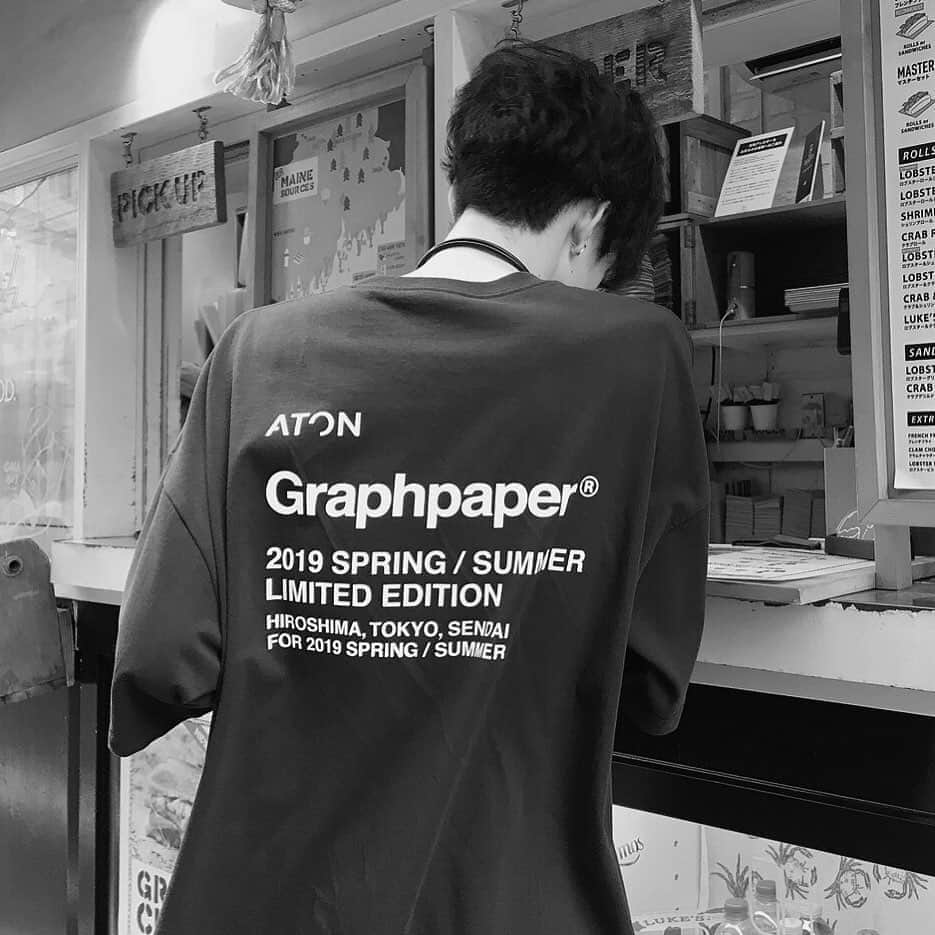 みっきーのインスタグラム：「﻿ 細いくせに肩幅は広いてよく言われる🙏﻿ ﻿ ﻿ ﻿ 👕#aton × #graphparer ﻿ ﻿ ﻿ ﻿ #他撮り﻿  #後ろ姿  #miiiiickystyle﻿ #上質code﻿ #lukeslobster #この後ロブスターロール食した」