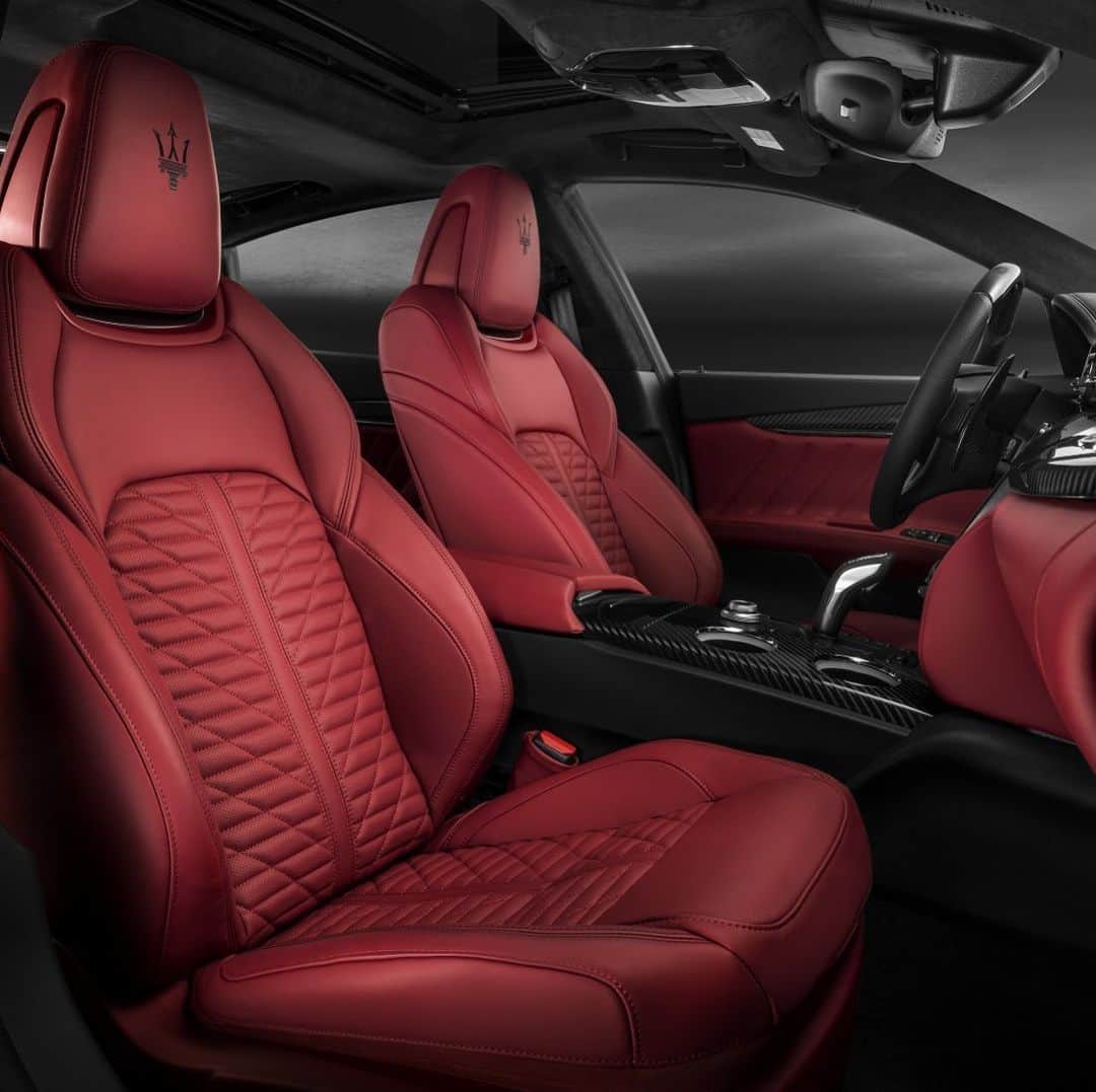 Maserati Japan | マセラティ ジャパンのインスタグラム：「アグレッシブでありながら、洗練されたレーシングスピリットを表現したクアトロポルテ GTS グランスポーツのインテリア。マセラティを象徴する揺るぎないパフォーマンスとデザインで強烈な存在感を放ちます。 #Maserati #マセラティ  #MaseratiJapan #マセラティジャパン #Quattroporte #クアトロポルテ」