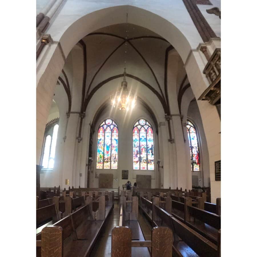 新井麻希さんのインスタグラム写真 - (新井麻希Instagram)「* Rigaの教会⛪️ シンプルで、とても落ち着く雰囲気でした。Rigaの教会の上には、必ずと言っていいほど鶏がいて、なんと教会の中にも！🐔🐓 * #balticstates  #latvia #riga」7月2日 17時14分 - makiarai58