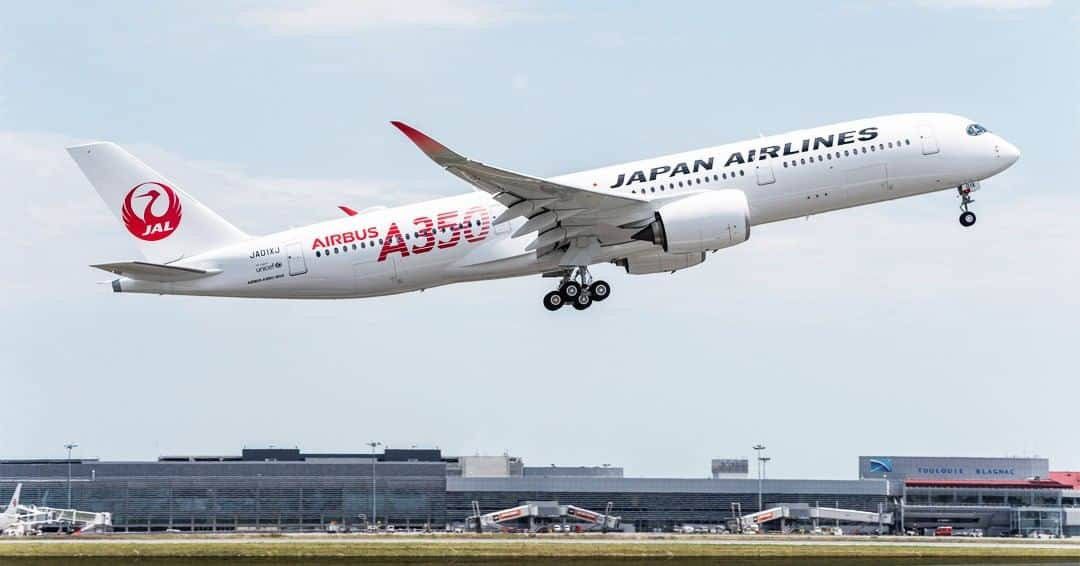 JALさんのインスタグラム写真 - (JALInstagram)「. The A350 cabin is 20% quieter than the current generation of aircraft. Sit back, relax, and enjoy the quiet✨#FreshAirJuly  #A350XWB 初号機✈︎ . A350の機内は現世代の航空機より20%も静か💭 驚くほど静かな機内でゆっくりおくつろぎいただけます👀 . . Post your memories with #FlyJAL  #JapanAirlines #JAL_A350 #airbus #travel #A350」7月2日 17時29分 - japanairlines_jal