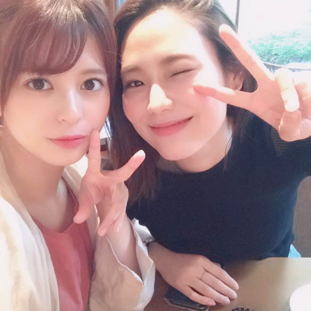 工藤采佳さんのインスタグラム写真 - (工藤采佳Instagram)「福岡の奇跡吉崎綾 @yoshizaki_aya と久しぶりにデートしてきた👩‍❤️‍👩💕 2年ぶり？な感じが全然せんくらい 綾は変わらず可愛いし癒された☺️ オーガニックティーのカフェで、 真剣にカップに注いどるけど 慣れてないことするけん、 左下だいぶこぼれております←笑 真剣な時はいつも口が半開きw あや癒しの時間をありがとう❤ . . #福岡の奇跡#吉崎綾#可愛い#癒し #福岡出身#上京組#東京#タレント#女優 #頑張れ#応援してるよ#またね #cafe#organic#tea#healthy #オーガニック#目黒#カフェ#bbr」7月2日 17時26分 - kudo__ayaka