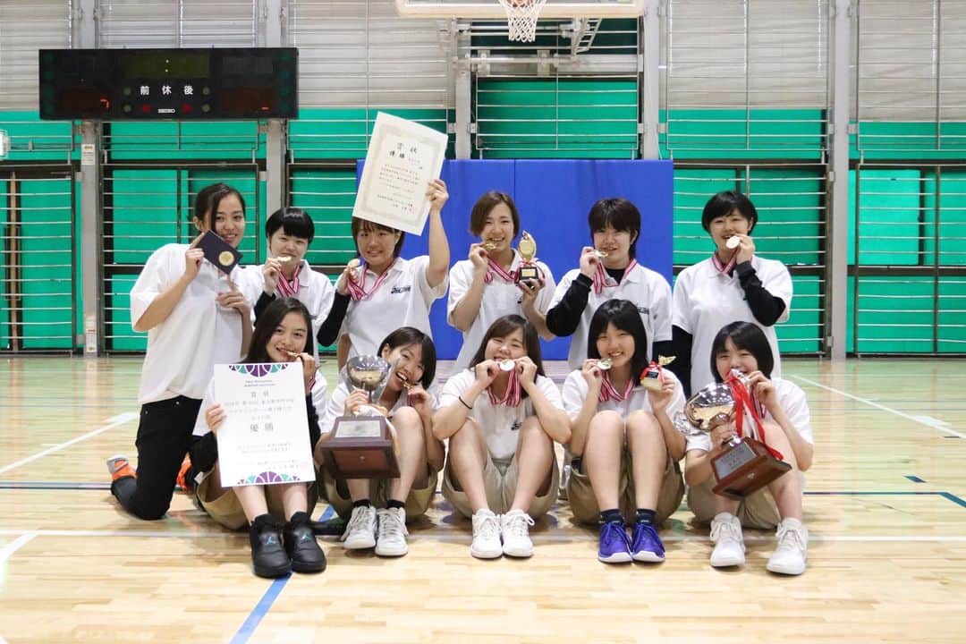 東京スポーツ・レクリエーション専門学校さんのインスタグラム写真 - (東京スポーツ・レクリエーション専門学校Instagram)「【女子バスケ部🏀】 東京大会を制し🏅‼️ 皆さん歓喜の笑顔😆😆 女子バスケットボール部の皆さん本当にお疲れ様でした😊✨ 全国大会での活躍にも大いに期待です✨  #tsr #tsrバスケ #バスケやるならtsr #seaflames」7月2日 17時31分 - jikeitsr