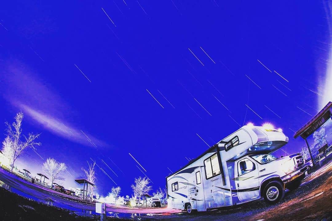 アメリカ大使館さんのインスタグラム写真 - (アメリカ大使館Instagram)「#星 が降ってくる〜🤩 ロードトリップ中に立ち寄ったニューメキシコ州アルバカーキの夜空🌌 . #us #usa #america #studyabroad #roadtrip #camping #stars #nature #instaphoto #friends #night #silent #アメリカ #留学 #海外生活 #ドライブ #キャンプ #旅行 #思い出 #星空 #newmexico #albuquerque #アメリカ横断」7月2日 17時46分 - usembassytokyo
