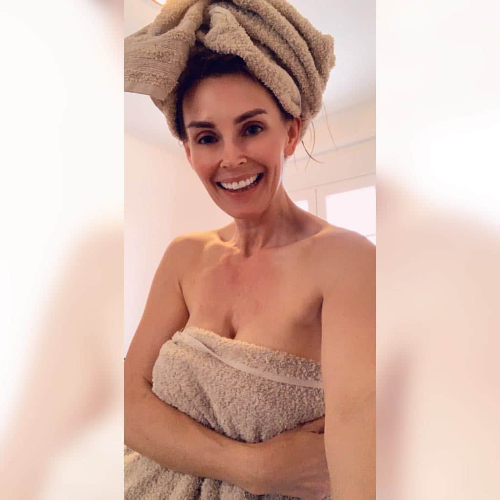 ターニャ・テイトさんのインスタグラム写真 - (ターニャ・テイトInstagram)「Good morning from Lanzarote. Shower done ✅ 🚿 Now it’s time to put on the creams 🧴 What hacks do you have to putting cream in hard to reach areas like... my back? 🙈👐🏼 ... ... 👻 Snapchat.com/add/tanyatatexxx 😈Fancentro.com/tanyatate ... ... #tanyatate #queentanyatate #snapchat #snapchats #vipsnapchat #vipsnap #fancentro」7月2日 17時45分 - tanyatate