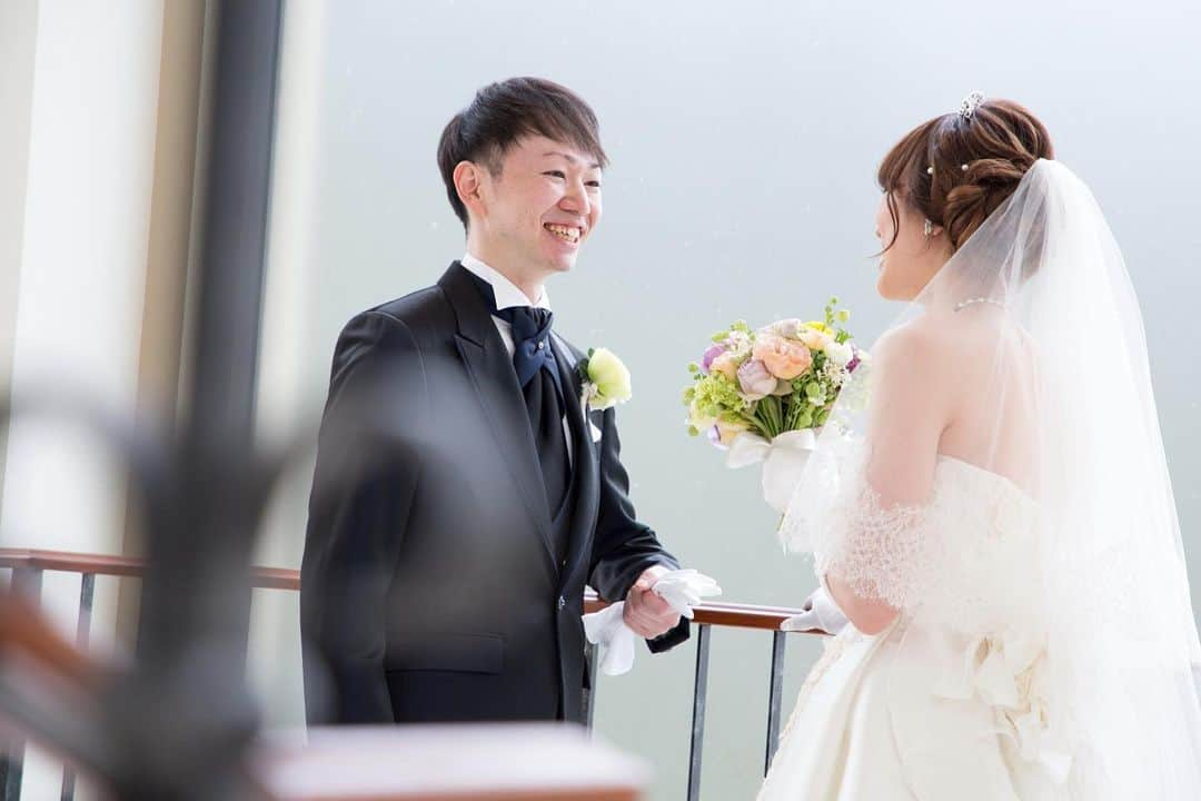 富山結婚式 ヴィラグランディス富山さんのインスタグラム写真 - (富山結婚式 ヴィラグランディス富山Instagram)「， ， 笑顔から始まる素晴らしい日 これからの二人の日々もそうであるように 今日という最幸の１日を楽しもう♫ ， ， ， ， ， ， ， ， ， ， ， ， ， 他の写真も気になる方はプロフィールから 公式HPをご覧ください▶︎▶︎▶︎」7月2日 17時49分 - villagrandis_toyama