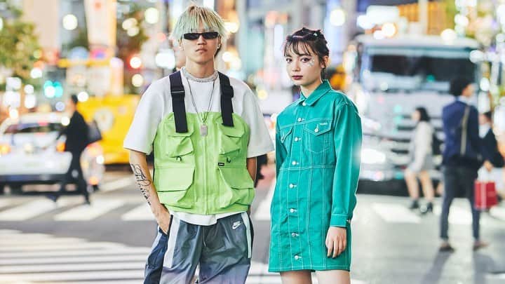 lute / ルーテのインスタグラム：「【MANON「AIR KISSING feat.KM&LEX」MV公開📺】 現行ヒップホップ・シーンでも屈指の人気トラックメイカーとなったKM（＠km1986music）をプロデュースに迎えた本作は、ミッドナイトをテーマにした感傷的で切ないトラップ・チューン。 早耳のリスナーから注目を集める10代の天才ラッパー、LEX（@lex_zx_lex_0）による後半パートで一気に加速していく、スケール感たっぷりのティーンエイジ・アンセムとなっている。  また、本MVではネオンが輝く夜の街で２人が踊る印象的な姿が描かれており、今までの元気でキャッチーなMANON（@je_suis_manon2）ではない、エモーショナルな一面を見ることができる。 . Full verの視聴はプロフィールのURLをチェック☝︎@lutemedia . #lute #lutemedia  #MANON #KM #LEX」
