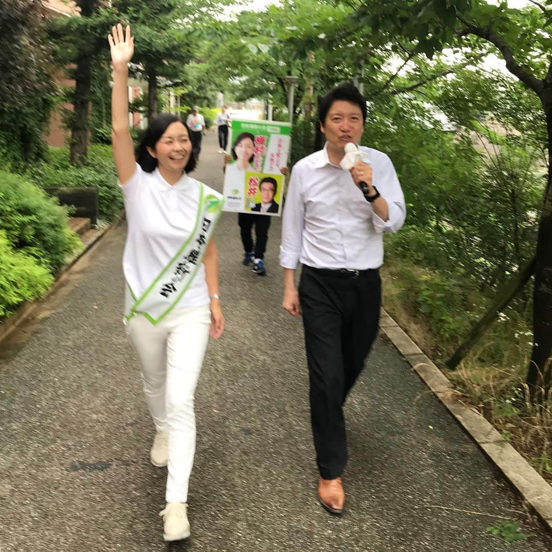 足立康史さんのインスタグラム写真 - (足立康史Instagram)「今日は、日本維新の会参院大阪選挙区２人目の候補予定者【梅村みずほ】さんと、茨木市駅から箕面市内、池田市内を回りながら、公認のご挨拶を申し上げました！  マスコミからは詰まらない質問もあるようですが、https://www.youtube.com/watch?v=uMClFXp5EZw&t=9m13s 子育てに頑張る素晴らしい人材です。やっぱり政治家は苦労してないとダメ。大阪をもっと豊かにするために、ともに頑張りますので、宜しくお願い申し上げます！」7月2日 17時53分 - adachiyasushi