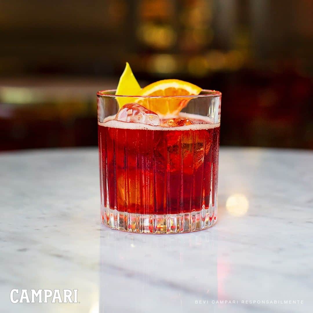 Campari Japanさんのインスタグラム写真 - (Campari JapanInstagram)「ネグローニの美しさは、すべての材料の素晴らしいバランスです。 ⠀⁠ ⠀⁠ #CAMPARI #アペリティーボ #カンパリレッド #Negroni #ネグローニ #イタリアン #カクテル #cocktail #mixology #ミクソロジー #ミラノ #drinks #食前酒 #カンパリ  #N100  #100周年 #お酒 #お酒好きな人と繋がりたい  #バーテンダー #bar #リキュール」7月2日 18時00分 - camparijapan