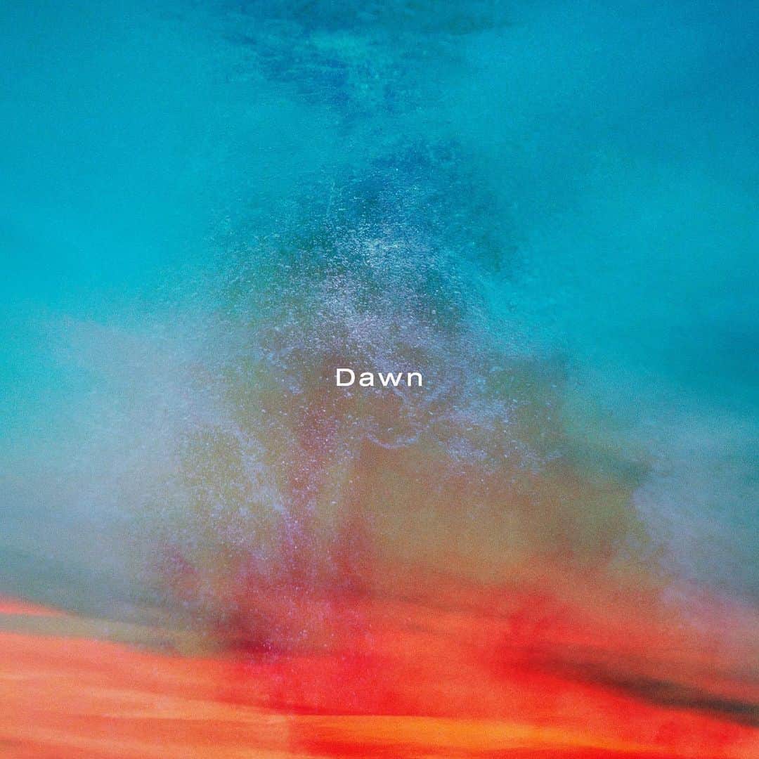 ビボム さんのインスタグラム写真 - (ビボム Instagram)「'Dawn' OUT NOW ✔️ 저의 첫 싱글이 발매되었습니다!!! . . Special Thanks to 💙 @jeebanoff @theplan8 @hyunkyu_91」7月2日 18時00分 - bbomb2011