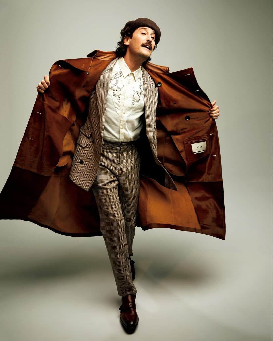 GQ JAPANさんのインスタグラム写真 - (GQ JAPANInstagram)「【From GQ USA】 ニューヨークのファッションを変えるクリエイター達。 ブログ名「ミスター・モート」で知られるモデカイ・ルビンスタイン。この男にとって、NYスタイルは無限大の可能性の宝庫だ。「この街を歩いて着こなし抜群の人を見つけ、写真を撮る」のが日課📸@mistermort #gq #gqus #NY #fashion  Words: Mobolaji Dawoduy Photo: Meink Klein」7月2日 18時00分 - gqjapan