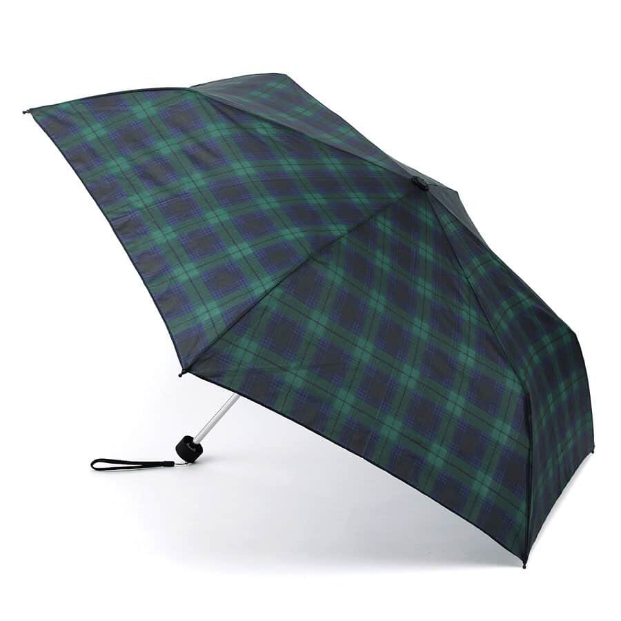 無印良品さんのインスタグラム写真 - (無印良品Instagram)「【雨の日におすすめの商品】傘／レインコート／レインスリッポンスニーカー 雨の日でも、快適に過ごせるさまざまなアイテムを揃えました。 日傘としても使える折りたたみ傘や、着脱しやすいレインスリッポンスニーカーで梅雨の道を歩くと、足取りが軽くなりそうです。 - #無印良品 #MUJI #MUJIwear #梅雨 #雨 #rain #撥水 #傘 #umbrella #レインコート #Raincoat #スリッポン #スニーカー #sneakers #sneaker」7月2日 18時00分 - muji_global