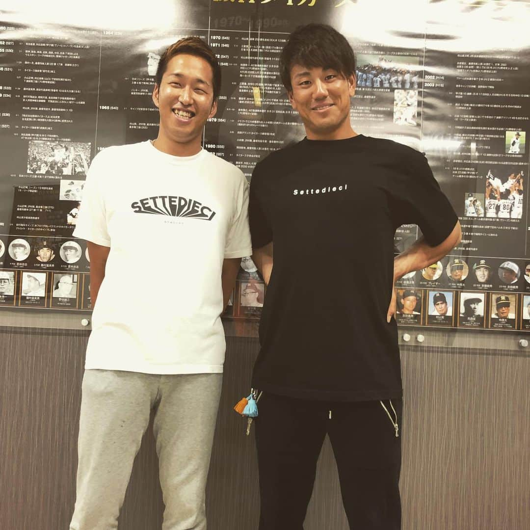 西田直斗さんのインスタグラム写真 - (西田直斗Instagram)「中谷さん新作simple tee着ていただいています。 ありがとうございます！ スーツも注文して頂いたのでまた写真アップしたいと思います。 一軍でいっぱいホームラン打ってください！ #settedieci#セッテディエーチ#オーダースーツ#Ｔシャツ#阪神タイガース#中谷将大#まーくん#友達#感謝#ホームラン#西田直斗 #あなたの番です」7月2日 18時12分 - n.n.n.na_oto