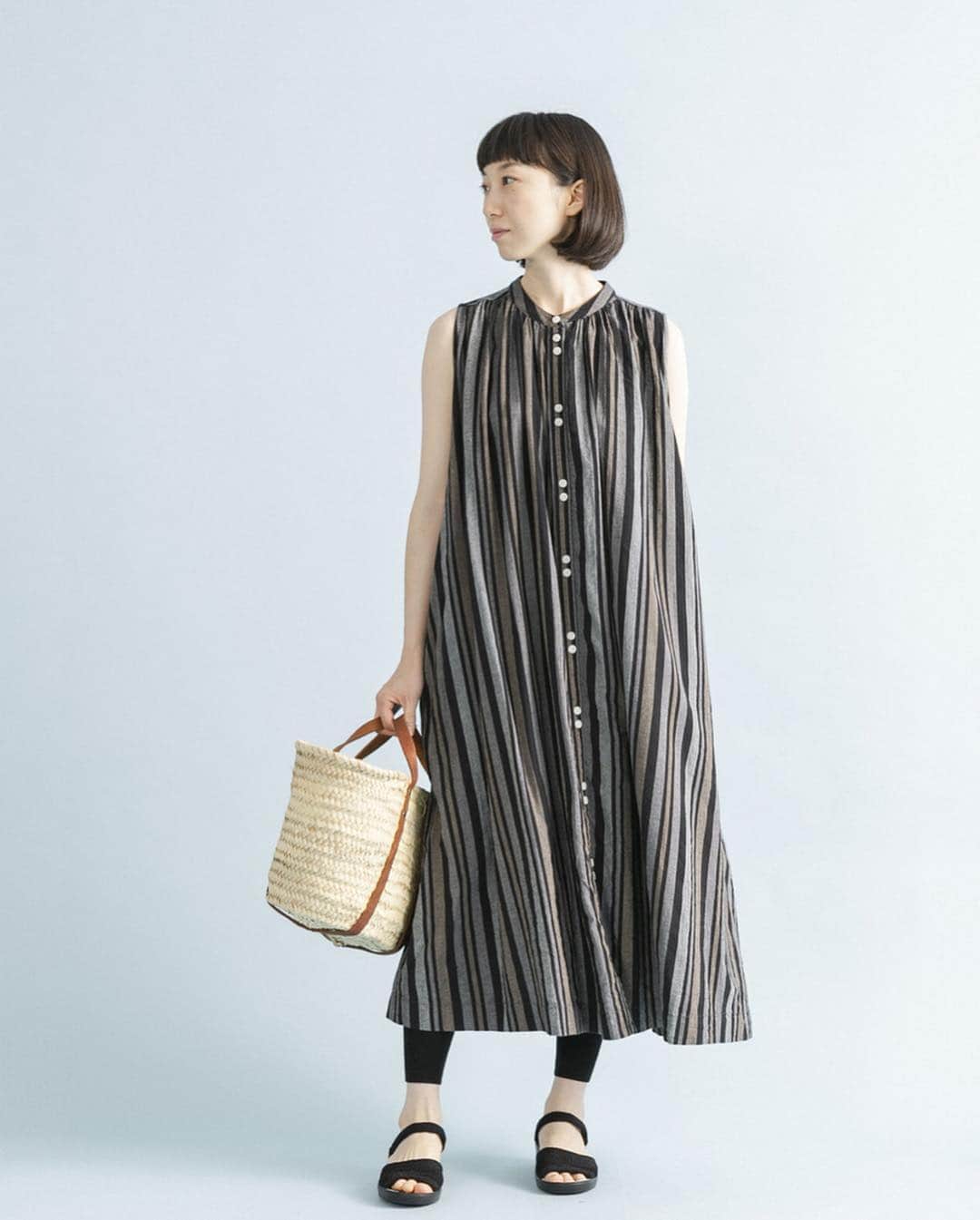 ナチュランさんのインスタグラム写真 - (ナチュランInstagram)「【 暮らしの服 】シックに彩る大人ワンピース﻿ ﻿ 価格やブランドにとらわれず、自由におしゃれを楽しみたい大人のみなさまへ。﻿ 買いやすくて使いやすく、毎日の暮らしに活躍するアイテムを、素材とデザイン、価格のバランスにこだわり厳選してご紹介しています。﻿ ﻿ 今週のテーマは、シックに彩る大人ワンピース です。﻿ ﻿ ﻿ -----------﻿ ■平織りスキッパータックワンピース［ZOI-2A32-1201-A］﻿ 裾幅をたっぷりとったAラインシルエットが、女性らしくも大人っぽい雰囲気のワンピース。程よく開いたスキッパーデザインですっきりとした首元に。﻿ ﻿ ﻿ -----------﻿ ■Aラインタックワンピース［FIL-2A32-1002-A］﻿ コットンリネンのさらりとした風合いが夏の陽気に心地よい、タックデザインのワンピース。﻿ ﻿ ﻿ -----------﻿ ■前開きワンピース［GEN-2A32-1037-A］﻿ 遊び心がのぞく3色の切り替えデザインを爽やかなニュアンスカラーでまとめた、大人らしい佇まいが印象的な前開きワンピース。﻿ ﻿ ﻿ -----------﻿ ■ドビーマルチストライプノースリギャザーワンピース［ONO-2A32-1138-A］﻿ シックなマルチストライプ柄にリズミカルに並ぶ2つボタンが目を惹く、ノースリーブのギャザーワンピース。前のボタンを外せばロングジレのようにも楽しめます。 ﻿ ﻿ -----------﻿ ■デニムスキッパーワンピース［FIL-2A32-1003-A］﻿ さらりとしたコットン混デニムで、夏場も爽やかな着心地のスキッパーワンピース。ほどよい着丈で、裾からパンツやレギンスを覗かせたレイヤードスタイルもおすすめです。﻿ ﻿ ﻿ ﻿ ﻿ ------------------------------ ﻿ ▶️お買いものは写真内のタグをタップしてくださいね。またはプロフィールからもリンクしています。→@natulan_official ﻿ ▶️写真内のタグは、販売中でも消えている場合がございます。ぜひ、ナチュランの検索窓から、商品コード又は商品名を、検索してみてくださいね。 ﻿ ▶️プロフィール画面では、季節のおすすめ商品や、再入荷情報をご紹介しています。ぜひ、ご覧くださいませ。→@natulan_official ﻿ ----------- #lifewear #fashion #今日のコーデ #コーディネート #ファッション #ナチュラル #ナチュラン #natulan #日々の暮らし #暮らしを楽しむ #シンプルライフ #シンプルコーデ #シンプル #夏コーデ #大人女子 #大人コーデ #ナチュラルコーデ #暮らしの服 #2019春夏」7月2日 18時06分 - natulan_official