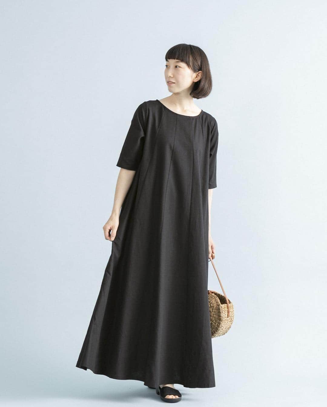 ナチュランさんのインスタグラム写真 - (ナチュランInstagram)「【 暮らしの服 】シックに彩る大人ワンピース﻿ ﻿ 価格やブランドにとらわれず、自由におしゃれを楽しみたい大人のみなさまへ。﻿ 買いやすくて使いやすく、毎日の暮らしに活躍するアイテムを、素材とデザイン、価格のバランスにこだわり厳選してご紹介しています。﻿ ﻿ 今週のテーマは、シックに彩る大人ワンピース です。﻿ ﻿ ﻿ -----------﻿ ■平織りスキッパータックワンピース［ZOI-2A32-1201-A］﻿ 裾幅をたっぷりとったAラインシルエットが、女性らしくも大人っぽい雰囲気のワンピース。程よく開いたスキッパーデザインですっきりとした首元に。﻿ ﻿ ﻿ -----------﻿ ■Aラインタックワンピース［FIL-2A32-1002-A］﻿ コットンリネンのさらりとした風合いが夏の陽気に心地よい、タックデザインのワンピース。﻿ ﻿ ﻿ -----------﻿ ■前開きワンピース［GEN-2A32-1037-A］﻿ 遊び心がのぞく3色の切り替えデザインを爽やかなニュアンスカラーでまとめた、大人らしい佇まいが印象的な前開きワンピース。﻿ ﻿ ﻿ -----------﻿ ■ドビーマルチストライプノースリギャザーワンピース［ONO-2A32-1138-A］﻿ シックなマルチストライプ柄にリズミカルに並ぶ2つボタンが目を惹く、ノースリーブのギャザーワンピース。前のボタンを外せばロングジレのようにも楽しめます。 ﻿ ﻿ -----------﻿ ■デニムスキッパーワンピース［FIL-2A32-1003-A］﻿ さらりとしたコットン混デニムで、夏場も爽やかな着心地のスキッパーワンピース。ほどよい着丈で、裾からパンツやレギンスを覗かせたレイヤードスタイルもおすすめです。﻿ ﻿ ﻿ ﻿ ﻿ ------------------------------ ﻿ ▶️お買いものは写真内のタグをタップしてくださいね。またはプロフィールからもリンクしています。→@natulan_official ﻿ ▶️写真内のタグは、販売中でも消えている場合がございます。ぜひ、ナチュランの検索窓から、商品コード又は商品名を、検索してみてくださいね。 ﻿ ▶️プロフィール画面では、季節のおすすめ商品や、再入荷情報をご紹介しています。ぜひ、ご覧くださいませ。→@natulan_official ﻿ ----------- #lifewear #fashion #今日のコーデ #コーディネート #ファッション #ナチュラル #ナチュラン #natulan #日々の暮らし #暮らしを楽しむ #シンプルライフ #シンプルコーデ #シンプル #夏コーデ #大人女子 #大人コーデ #ナチュラルコーデ #暮らしの服 #2019春夏」7月2日 18時06分 - natulan_official