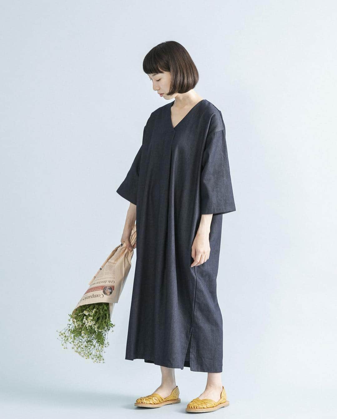 ナチュランさんのインスタグラム写真 - (ナチュランInstagram)「【 暮らしの服 】シックに彩る大人ワンピース﻿ ﻿ 価格やブランドにとらわれず、自由におしゃれを楽しみたい大人のみなさまへ。﻿ 買いやすくて使いやすく、毎日の暮らしに活躍するアイテムを、素材とデザイン、価格のバランスにこだわり厳選してご紹介しています。﻿ ﻿ 今週のテーマは、シックに彩る大人ワンピース です。﻿ ﻿ ﻿ -----------﻿ ■平織りスキッパータックワンピース［ZOI-2A32-1201-A］﻿ 裾幅をたっぷりとったAラインシルエットが、女性らしくも大人っぽい雰囲気のワンピース。程よく開いたスキッパーデザインですっきりとした首元に。﻿ ﻿ ﻿ -----------﻿ ■Aラインタックワンピース［FIL-2A32-1002-A］﻿ コットンリネンのさらりとした風合いが夏の陽気に心地よい、タックデザインのワンピース。﻿ ﻿ ﻿ -----------﻿ ■前開きワンピース［GEN-2A32-1037-A］﻿ 遊び心がのぞく3色の切り替えデザインを爽やかなニュアンスカラーでまとめた、大人らしい佇まいが印象的な前開きワンピース。﻿ ﻿ ﻿ -----------﻿ ■ドビーマルチストライプノースリギャザーワンピース［ONO-2A32-1138-A］﻿ シックなマルチストライプ柄にリズミカルに並ぶ2つボタンが目を惹く、ノースリーブのギャザーワンピース。前のボタンを外せばロングジレのようにも楽しめます。 ﻿ ﻿ -----------﻿ ■デニムスキッパーワンピース［FIL-2A32-1003-A］﻿ さらりとしたコットン混デニムで、夏場も爽やかな着心地のスキッパーワンピース。ほどよい着丈で、裾からパンツやレギンスを覗かせたレイヤードスタイルもおすすめです。﻿ ﻿ ﻿ ﻿ ﻿ ------------------------------ ﻿ ▶️お買いものは写真内のタグをタップしてくださいね。またはプロフィールからもリンクしています。→@natulan_official ﻿ ▶️写真内のタグは、販売中でも消えている場合がございます。ぜひ、ナチュランの検索窓から、商品コード又は商品名を、検索してみてくださいね。 ﻿ ▶️プロフィール画面では、季節のおすすめ商品や、再入荷情報をご紹介しています。ぜひ、ご覧くださいませ。→@natulan_official ﻿ ----------- #lifewear #fashion #今日のコーデ #コーディネート #ファッション #ナチュラル #ナチュラン #natulan #日々の暮らし #暮らしを楽しむ #シンプルライフ #シンプルコーデ #シンプル #夏コーデ #大人女子 #大人コーデ #ナチュラルコーデ #暮らしの服 #2019春夏」7月2日 18時06分 - natulan_official