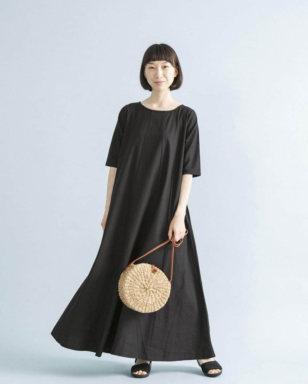 ナチュランさんのインスタグラム写真 - (ナチュランInstagram)「【 暮らしの服 】シックに彩る大人ワンピース﻿ ﻿ 価格やブランドにとらわれず、自由におしゃれを楽しみたい大人のみなさまへ。﻿ 買いやすくて使いやすく、毎日の暮らしに活躍するアイテムを、素材とデザイン、価格のバランスにこだわり厳選してご紹介しています。﻿ ﻿ 今週のテーマは、シックに彩る大人ワンピース です。﻿ ﻿ ﻿ -----------﻿ ■平織りスキッパータックワンピース［ZOI-2A32-1201-A］﻿ 裾幅をたっぷりとったAラインシルエットが、女性らしくも大人っぽい雰囲気のワンピース。程よく開いたスキッパーデザインですっきりとした首元に。﻿ ﻿ ﻿ -----------﻿ ■Aラインタックワンピース［FIL-2A32-1002-A］﻿ コットンリネンのさらりとした風合いが夏の陽気に心地よい、タックデザインのワンピース。﻿ ﻿ ﻿ -----------﻿ ■前開きワンピース［GEN-2A32-1037-A］﻿ 遊び心がのぞく3色の切り替えデザインを爽やかなニュアンスカラーでまとめた、大人らしい佇まいが印象的な前開きワンピース。﻿ ﻿ ﻿ -----------﻿ ■ドビーマルチストライプノースリギャザーワンピース［ONO-2A32-1138-A］﻿ シックなマルチストライプ柄にリズミカルに並ぶ2つボタンが目を惹く、ノースリーブのギャザーワンピース。前のボタンを外せばロングジレのようにも楽しめます。 ﻿ ﻿ -----------﻿ ■デニムスキッパーワンピース［FIL-2A32-1003-A］﻿ さらりとしたコットン混デニムで、夏場も爽やかな着心地のスキッパーワンピース。ほどよい着丈で、裾からパンツやレギンスを覗かせたレイヤードスタイルもおすすめです。﻿ ﻿ ﻿ ﻿ ﻿ ------------------------------ ﻿ ▶️お買いものは写真内のタグをタップしてくださいね。またはプロフィールからもリンクしています。→@natulan_official ﻿ ▶️写真内のタグは、販売中でも消えている場合がございます。ぜひ、ナチュランの検索窓から、商品コード又は商品名を、検索してみてくださいね。 ﻿ ▶️プロフィール画面では、季節のおすすめ商品や、再入荷情報をご紹介しています。ぜひ、ご覧くださいませ。→@natulan_official ﻿ ----------- #lifewear #fashion #今日のコーデ #コーディネート #ファッション #ナチュラル #ナチュラン #natulan #日々の暮らし #暮らしを楽しむ #シンプルライフ #シンプルコーデ #シンプル #夏コーデ #大人女子 #大人コーデ #ナチュラルコーデ #暮らしの服 #2019春夏」7月2日 18時06分 - natulan_official