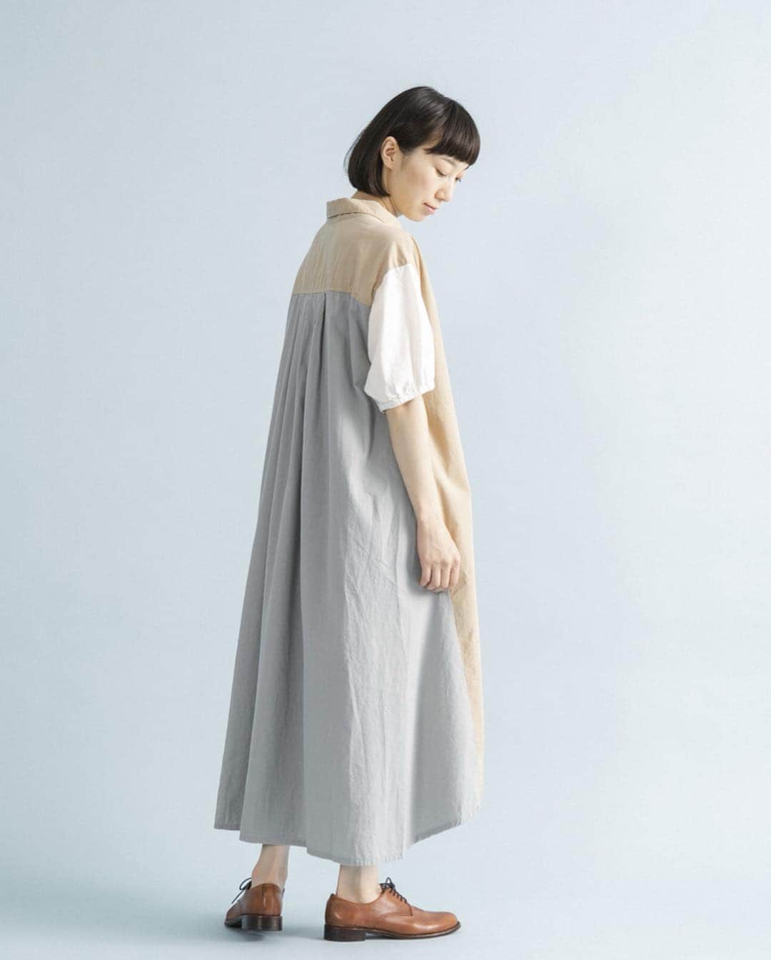ナチュランさんのインスタグラム写真 - (ナチュランInstagram)「【 暮らしの服 】シックに彩る大人ワンピース﻿ ﻿ 価格やブランドにとらわれず、自由におしゃれを楽しみたい大人のみなさまへ。﻿ 買いやすくて使いやすく、毎日の暮らしに活躍するアイテムを、素材とデザイン、価格のバランスにこだわり厳選してご紹介しています。﻿ ﻿ 今週のテーマは、シックに彩る大人ワンピース です。﻿ ﻿ ﻿ -----------﻿ ■平織りスキッパータックワンピース［ZOI-2A32-1201-A］﻿ 裾幅をたっぷりとったAラインシルエットが、女性らしくも大人っぽい雰囲気のワンピース。程よく開いたスキッパーデザインですっきりとした首元に。﻿ ﻿ ﻿ -----------﻿ ■Aラインタックワンピース［FIL-2A32-1002-A］﻿ コットンリネンのさらりとした風合いが夏の陽気に心地よい、タックデザインのワンピース。﻿ ﻿ ﻿ -----------﻿ ■前開きワンピース［GEN-2A32-1037-A］﻿ 遊び心がのぞく3色の切り替えデザインを爽やかなニュアンスカラーでまとめた、大人らしい佇まいが印象的な前開きワンピース。﻿ ﻿ ﻿ -----------﻿ ■ドビーマルチストライプノースリギャザーワンピース［ONO-2A32-1138-A］﻿ シックなマルチストライプ柄にリズミカルに並ぶ2つボタンが目を惹く、ノースリーブのギャザーワンピース。前のボタンを外せばロングジレのようにも楽しめます。 ﻿ ﻿ -----------﻿ ■デニムスキッパーワンピース［FIL-2A32-1003-A］﻿ さらりとしたコットン混デニムで、夏場も爽やかな着心地のスキッパーワンピース。ほどよい着丈で、裾からパンツやレギンスを覗かせたレイヤードスタイルもおすすめです。﻿ ﻿ ﻿ ﻿ ﻿ ------------------------------ ﻿ ▶️お買いものは写真内のタグをタップしてくださいね。またはプロフィールからもリンクしています。→@natulan_official ﻿ ▶️写真内のタグは、販売中でも消えている場合がございます。ぜひ、ナチュランの検索窓から、商品コード又は商品名を、検索してみてくださいね。 ﻿ ▶️プロフィール画面では、季節のおすすめ商品や、再入荷情報をご紹介しています。ぜひ、ご覧くださいませ。→@natulan_official ﻿ ----------- #lifewear #fashion #今日のコーデ #コーディネート #ファッション #ナチュラル #ナチュラン #natulan #日々の暮らし #暮らしを楽しむ #シンプルライフ #シンプルコーデ #シンプル #夏コーデ #大人女子 #大人コーデ #ナチュラルコーデ #暮らしの服 #2019春夏」7月2日 18時06分 - natulan_official