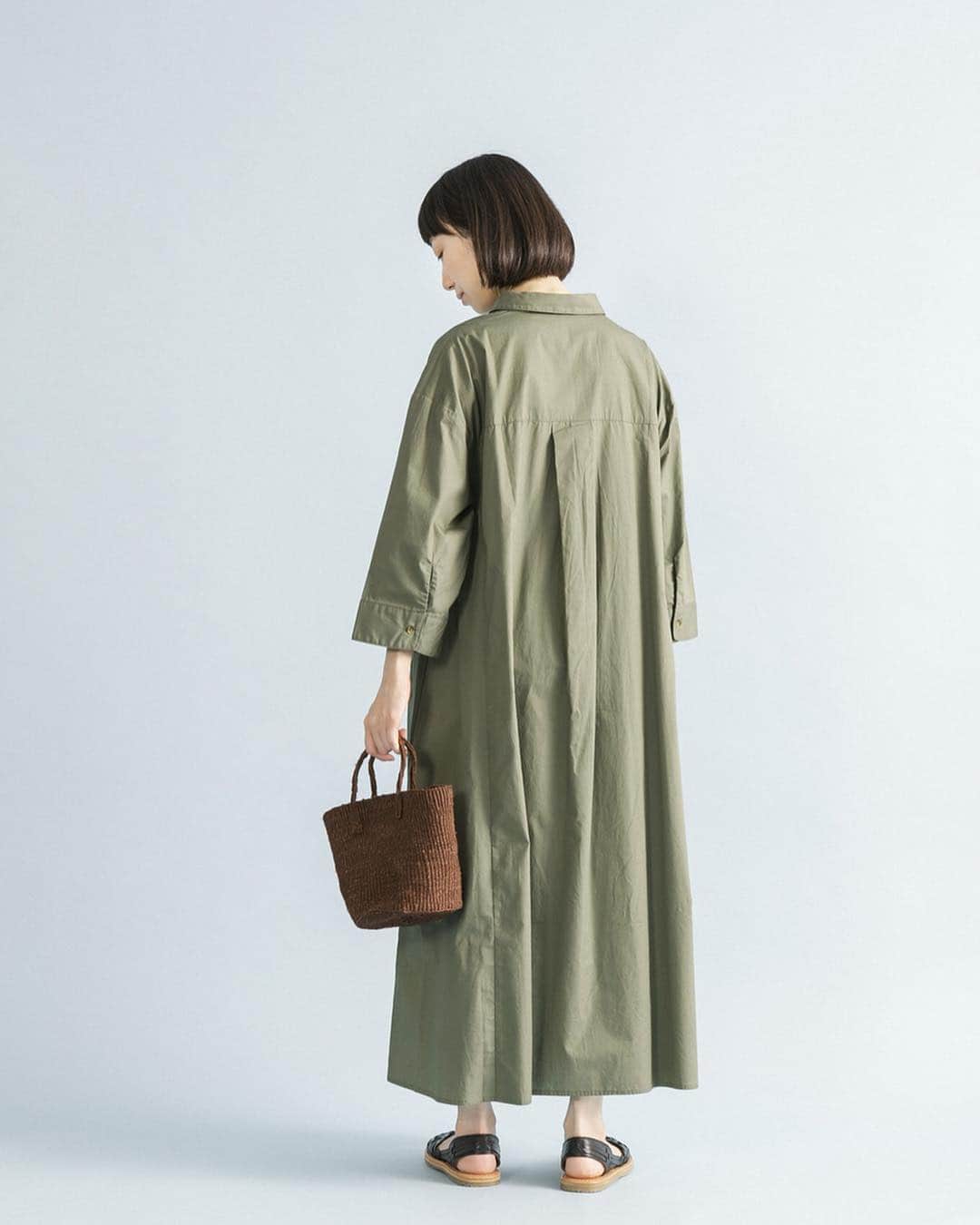 ナチュランさんのインスタグラム写真 - (ナチュランInstagram)「【 暮らしの服 】シックに彩る大人ワンピース﻿ ﻿ 価格やブランドにとらわれず、自由におしゃれを楽しみたい大人のみなさまへ。﻿ 買いやすくて使いやすく、毎日の暮らしに活躍するアイテムを、素材とデザイン、価格のバランスにこだわり厳選してご紹介しています。﻿ ﻿ 今週のテーマは、シックに彩る大人ワンピース です。﻿ ﻿ ﻿ -----------﻿ ■平織りスキッパータックワンピース［ZOI-2A32-1201-A］﻿ 裾幅をたっぷりとったAラインシルエットが、女性らしくも大人っぽい雰囲気のワンピース。程よく開いたスキッパーデザインですっきりとした首元に。﻿ ﻿ ﻿ -----------﻿ ■Aラインタックワンピース［FIL-2A32-1002-A］﻿ コットンリネンのさらりとした風合いが夏の陽気に心地よい、タックデザインのワンピース。﻿ ﻿ ﻿ -----------﻿ ■前開きワンピース［GEN-2A32-1037-A］﻿ 遊び心がのぞく3色の切り替えデザインを爽やかなニュアンスカラーでまとめた、大人らしい佇まいが印象的な前開きワンピース。﻿ ﻿ ﻿ -----------﻿ ■ドビーマルチストライプノースリギャザーワンピース［ONO-2A32-1138-A］﻿ シックなマルチストライプ柄にリズミカルに並ぶ2つボタンが目を惹く、ノースリーブのギャザーワンピース。前のボタンを外せばロングジレのようにも楽しめます。 ﻿ ﻿ -----------﻿ ■デニムスキッパーワンピース［FIL-2A32-1003-A］﻿ さらりとしたコットン混デニムで、夏場も爽やかな着心地のスキッパーワンピース。ほどよい着丈で、裾からパンツやレギンスを覗かせたレイヤードスタイルもおすすめです。﻿ ﻿ ﻿ ﻿ ﻿ ------------------------------ ﻿ ▶️お買いものは写真内のタグをタップしてくださいね。またはプロフィールからもリンクしています。→@natulan_official ﻿ ▶️写真内のタグは、販売中でも消えている場合がございます。ぜひ、ナチュランの検索窓から、商品コード又は商品名を、検索してみてくださいね。 ﻿ ▶️プロフィール画面では、季節のおすすめ商品や、再入荷情報をご紹介しています。ぜひ、ご覧くださいませ。→@natulan_official ﻿ ----------- #lifewear #fashion #今日のコーデ #コーディネート #ファッション #ナチュラル #ナチュラン #natulan #日々の暮らし #暮らしを楽しむ #シンプルライフ #シンプルコーデ #シンプル #夏コーデ #大人女子 #大人コーデ #ナチュラルコーデ #暮らしの服 #2019春夏」7月2日 18時06分 - natulan_official