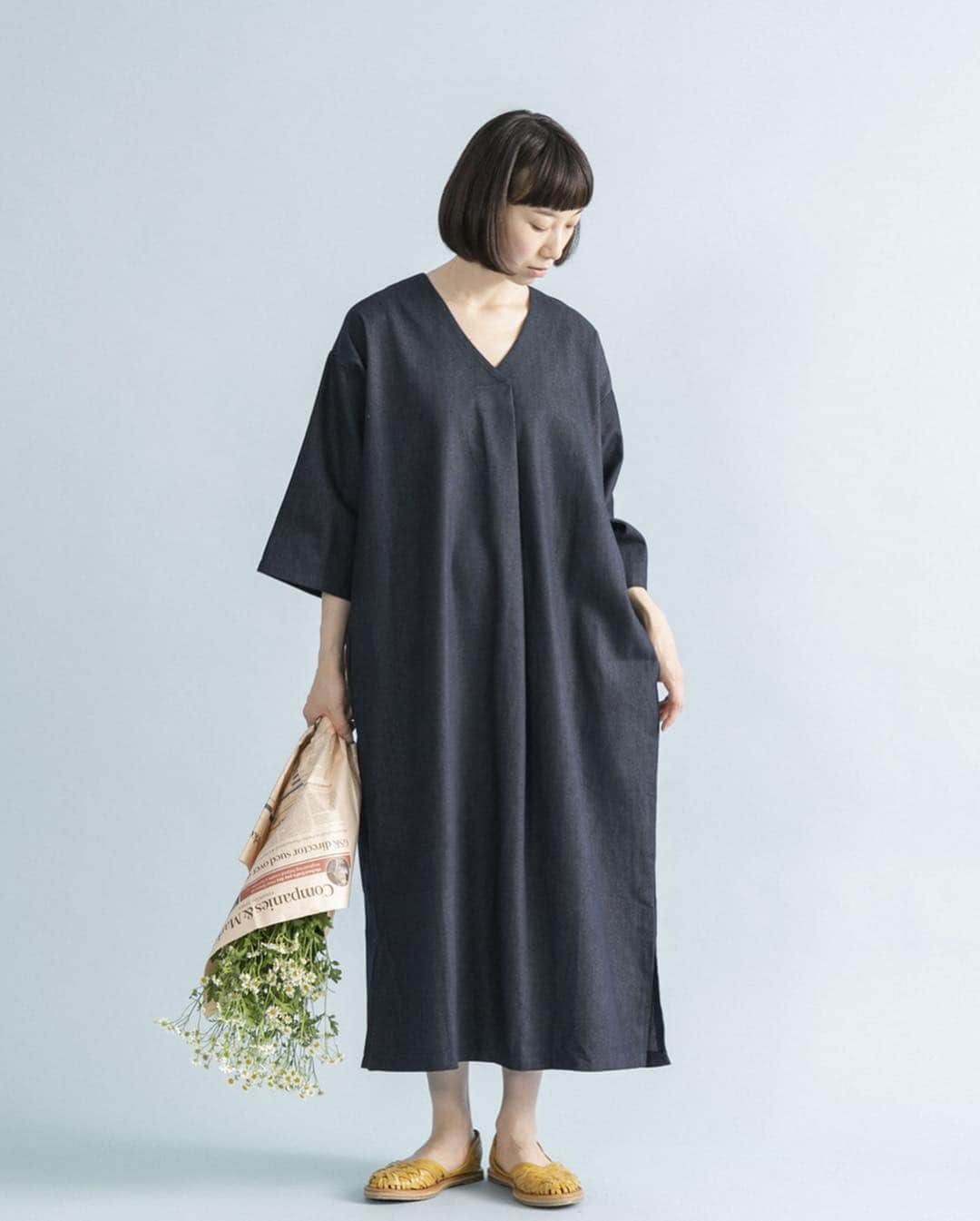 ナチュランさんのインスタグラム写真 - (ナチュランInstagram)「【 暮らしの服 】シックに彩る大人ワンピース﻿ ﻿ 価格やブランドにとらわれず、自由におしゃれを楽しみたい大人のみなさまへ。﻿ 買いやすくて使いやすく、毎日の暮らしに活躍するアイテムを、素材とデザイン、価格のバランスにこだわり厳選してご紹介しています。﻿ ﻿ 今週のテーマは、シックに彩る大人ワンピース です。﻿ ﻿ ﻿ -----------﻿ ■平織りスキッパータックワンピース［ZOI-2A32-1201-A］﻿ 裾幅をたっぷりとったAラインシルエットが、女性らしくも大人っぽい雰囲気のワンピース。程よく開いたスキッパーデザインですっきりとした首元に。﻿ ﻿ ﻿ -----------﻿ ■Aラインタックワンピース［FIL-2A32-1002-A］﻿ コットンリネンのさらりとした風合いが夏の陽気に心地よい、タックデザインのワンピース。﻿ ﻿ ﻿ -----------﻿ ■前開きワンピース［GEN-2A32-1037-A］﻿ 遊び心がのぞく3色の切り替えデザインを爽やかなニュアンスカラーでまとめた、大人らしい佇まいが印象的な前開きワンピース。﻿ ﻿ ﻿ -----------﻿ ■ドビーマルチストライプノースリギャザーワンピース［ONO-2A32-1138-A］﻿ シックなマルチストライプ柄にリズミカルに並ぶ2つボタンが目を惹く、ノースリーブのギャザーワンピース。前のボタンを外せばロングジレのようにも楽しめます。 ﻿ ﻿ -----------﻿ ■デニムスキッパーワンピース［FIL-2A32-1003-A］﻿ さらりとしたコットン混デニムで、夏場も爽やかな着心地のスキッパーワンピース。ほどよい着丈で、裾からパンツやレギンスを覗かせたレイヤードスタイルもおすすめです。﻿ ﻿ ﻿ ﻿ ﻿ ------------------------------ ﻿ ▶️お買いものは写真内のタグをタップしてくださいね。またはプロフィールからもリンクしています。→@natulan_official ﻿ ▶️写真内のタグは、販売中でも消えている場合がございます。ぜひ、ナチュランの検索窓から、商品コード又は商品名を、検索してみてくださいね。 ﻿ ▶️プロフィール画面では、季節のおすすめ商品や、再入荷情報をご紹介しています。ぜひ、ご覧くださいませ。→@natulan_official ﻿ ----------- #lifewear #fashion #今日のコーデ #コーディネート #ファッション #ナチュラル #ナチュラン #natulan #日々の暮らし #暮らしを楽しむ #シンプルライフ #シンプルコーデ #シンプル #夏コーデ #大人女子 #大人コーデ #ナチュラルコーデ #暮らしの服 #2019春夏」7月2日 18時06分 - natulan_official