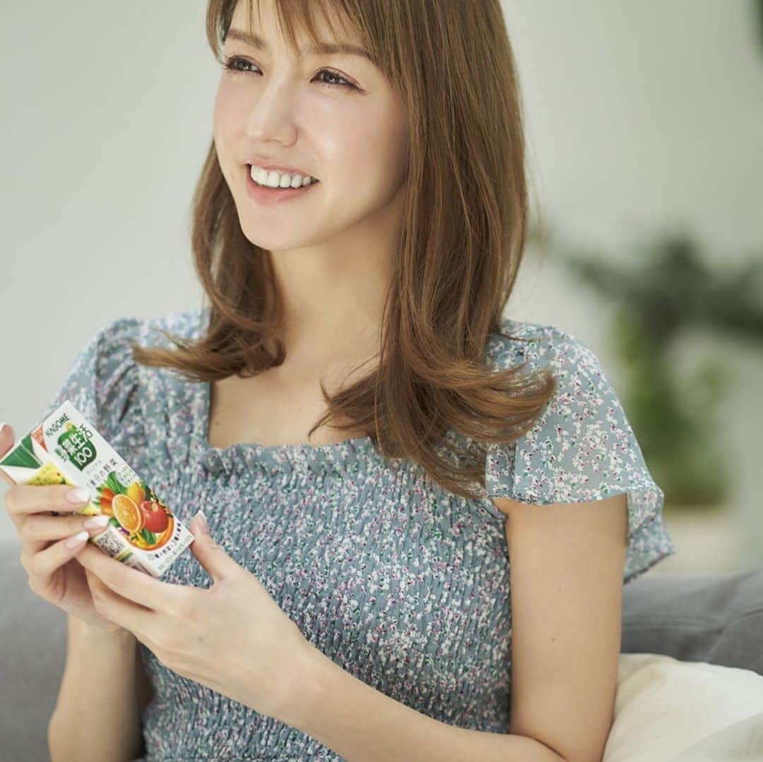 美香さんのインスタグラム写真 - (美香Instagram)「わたしはマンゴーサラダ味が１番スキ🥭🥗🧡💛💚 #KAGOME #野菜生活🍹🥦💗 @antenna_jp」7月2日 18時06分 - mikaofficial99