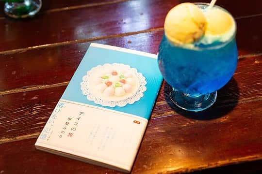 甲斐みのりさんのインスタグラム写真 - (甲斐みのりInstagram)「GQ JAPANのwebにて 『アイスの旅』についてインタビューを掲載いただきました。20年通い続ける喫茶店のアイスメニューを味わいながらのインタビューでした。 写真は鈴木竜一朗さん。  #喫茶喫茶喫茶  #アイスの旅 #アイスの旅アイスの旅 #gqjapan」7月2日 18時08分 - minori_loule