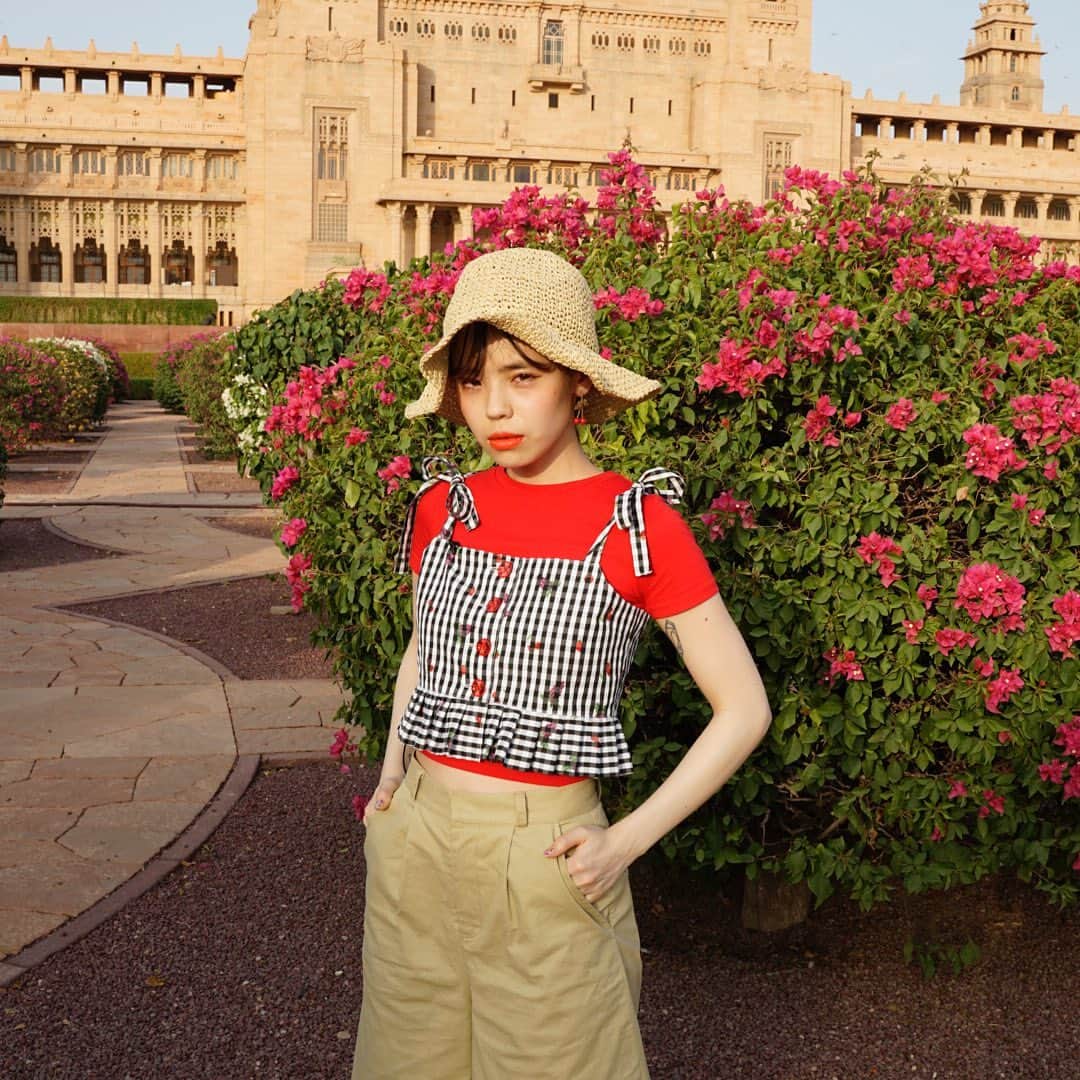 Aymmy in the batty girlsのインスタグラム：「【SUMMER SALE】﻿ ﻿﻿﻿ □BLOOMING GARDEN ビスチェ﻿ ¥11,880(taxin)﻿﻿﻿→9,504(taxin)﻿ ﻿ #aymmy #battygarage ﻿﻿﻿﻿ #aymmyinthebattygirls ﻿﻿﻿﻿ #エイミー #原宿#チェック﻿ #チューブトップ #ビスチェ」