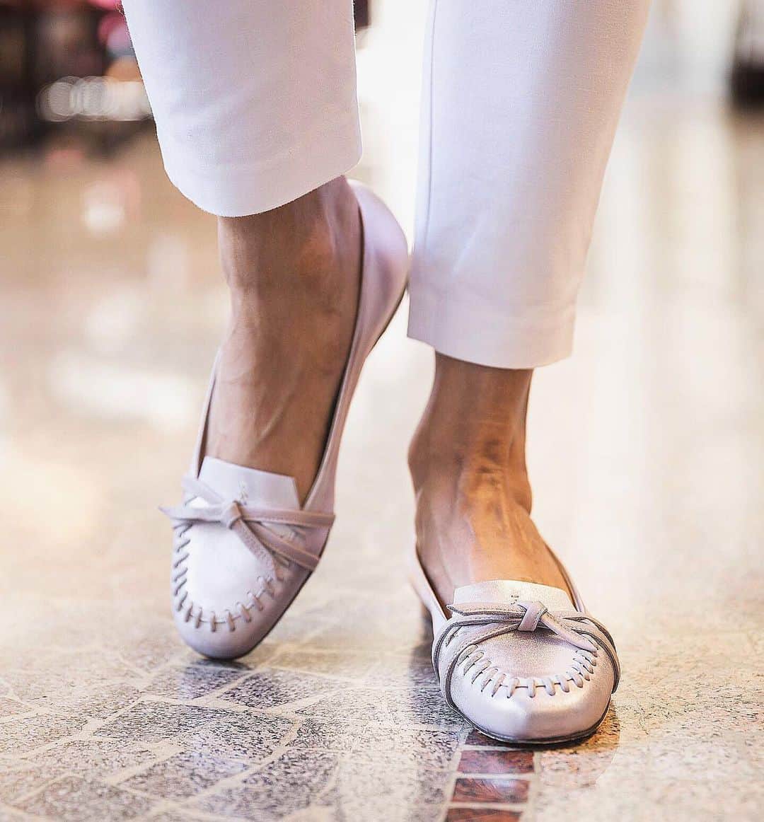エンリーベグリンのインスタグラム：「Ballerina Infiletta Metal Sport Orchidea.  #henrybeguelin#vegetaltannedleather#shoes#balerinas#city#style#orchidea#color#」