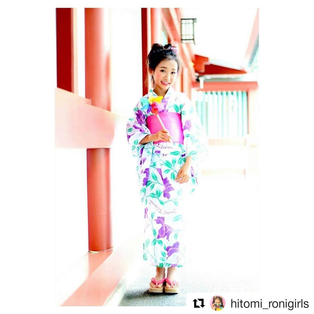 RONI WORLDさんのインスタグラム写真 - (RONI WORLDInstagram)「#Repost @hitomi_ronigirls (@get_repost) ・・・ 💜 ろにぃのゆかた 💜 ❤︎ RONIオリジナル柄の浴衣が70%マークダウンして販売中です👘💖💕✨ こちらのパープルはシンプルな色使いと八重桔梗がポイント🌸💜 @kodomoland_official をチェックしてね😉❣️ ❤︎ 【セット内容】 浴衣、作り帯、ノベルティ(浴衣同柄の巾着) ＊その他の小物、下駄は私物です ❤︎ ❤︎ #RONI #ロニィ #ronigirls8期生 #キッズファッション #ろにぃのゆかた #浴衣 #浴衣コーデ #夏祭り #花火大会 #マークダウン #コドモランド #roni #ronigirls #kodomoland #kidsfashion #kidscoodinate #instakids #kidsmodel #juniormodel #yukata #markdown #japanesegirl #japanesefashion #ronigirls8th #dancers #models #check #followme」7月2日 18時32分 - roni62insta