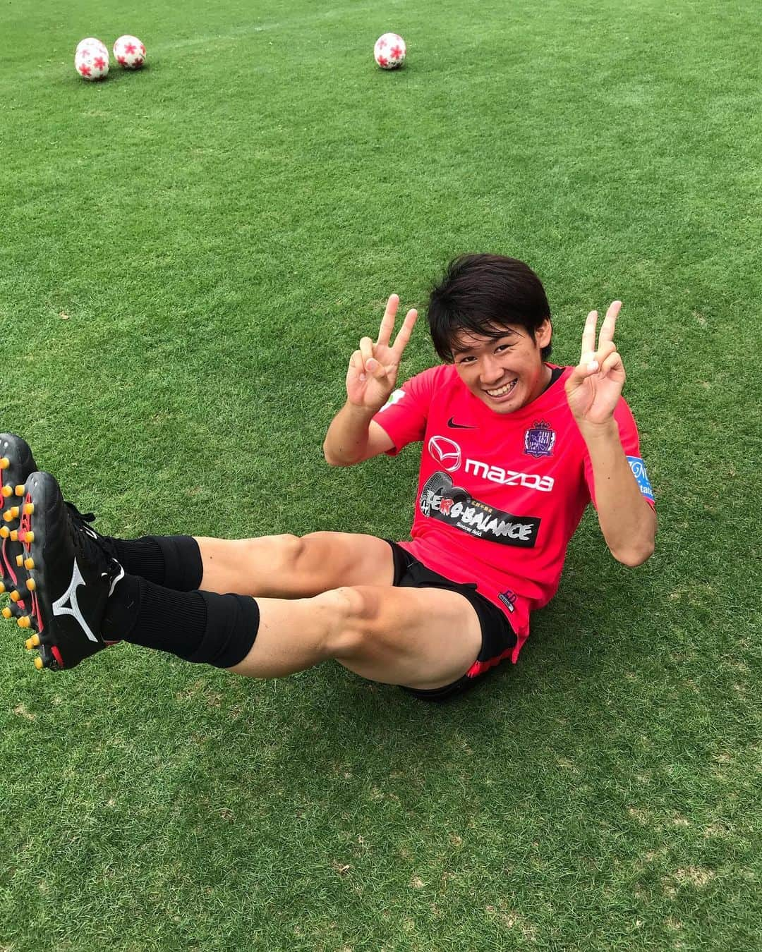 森崎浩司さんのインスタグラム写真 - (森崎浩司Instagram)「明日は天皇杯⚽️ リーグ戦の試合で使用しているボールとは天皇杯は違うのでその辺りも気にして観戦してみてね⚽️😊 #天皇杯 #サッカーボール #高橋壮也」7月2日 18時32分 - koji.morisaki77