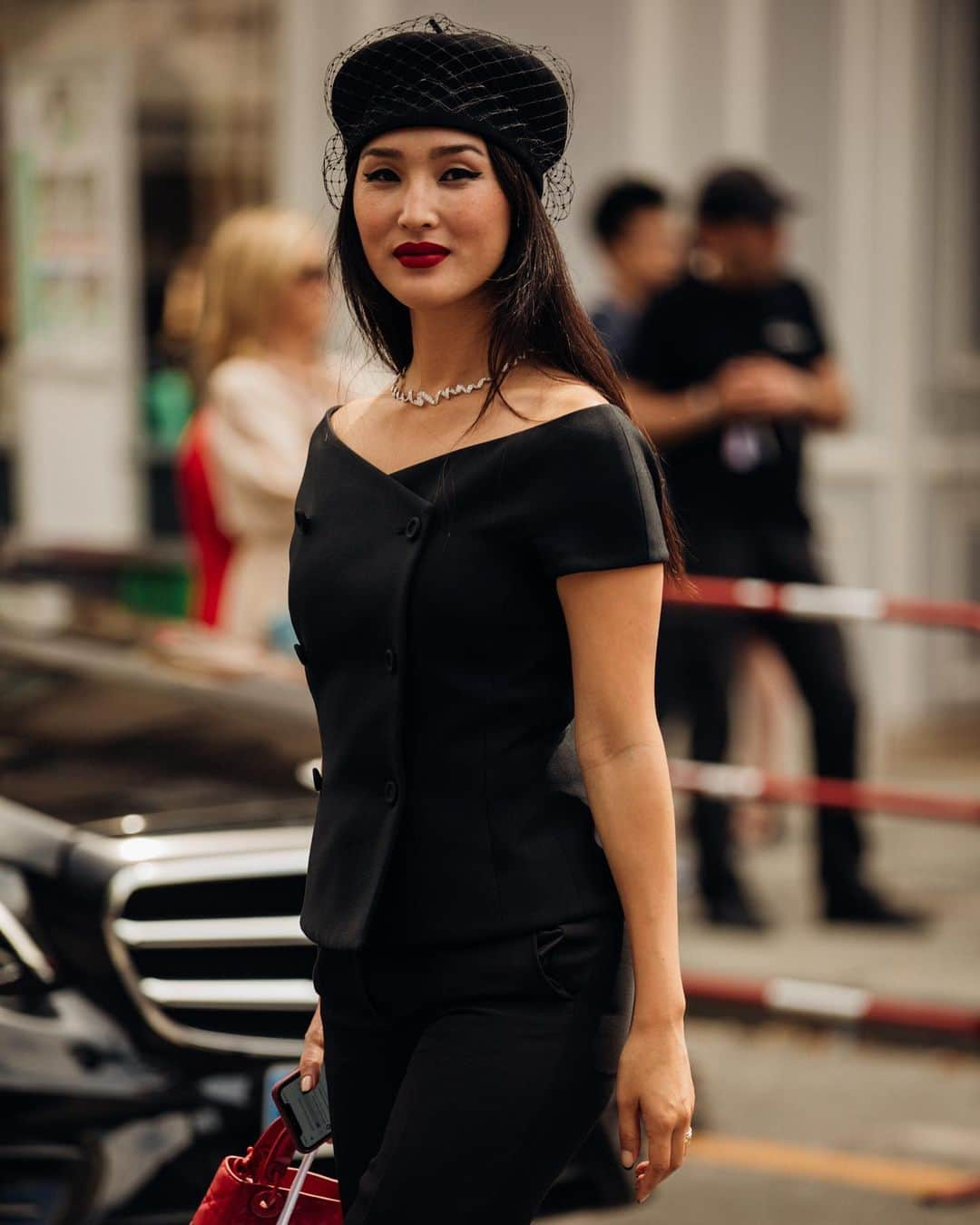 Vogue Italiaさんのインスタグラム写真 - (Vogue ItaliaInstagram)「Paris Haute Couture Week Day 1, the best street style looks captured by @garconjon. See more on vogue.it #PFW #hautecouture」7月2日 18時51分 - vogueitalia