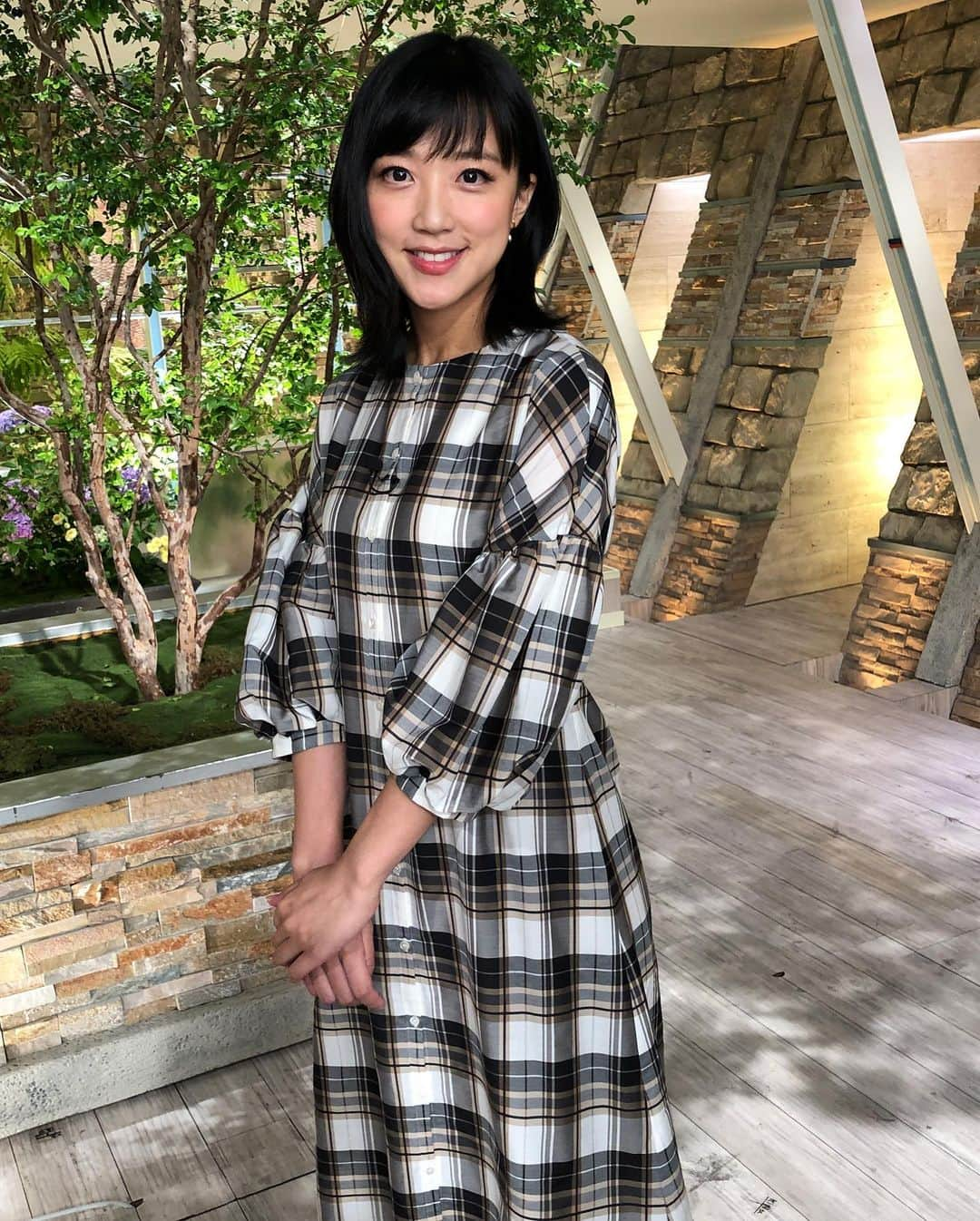 竹内由恵さんのインスタグラム写真 - (竹内由恵Instagram)「先々週の衣装と先週の衣装を続けてアップします😊✨参考にしていただけたら嬉しいです！ 1枚目 ワンピース ブランド無し 2枚目 ワンピース etto(エット) 3枚目 ワンピース etto(エット) 4枚目 ブラウス・スカート ef-de(エフデ) 5枚目 ブラウス・スカート NATURAL BEAUTY(ナチュラル ビューティ) #etto #efde #naturalbeauty #アナウンサー衣装」7月2日 18時59分 - yoshie0takeuchi