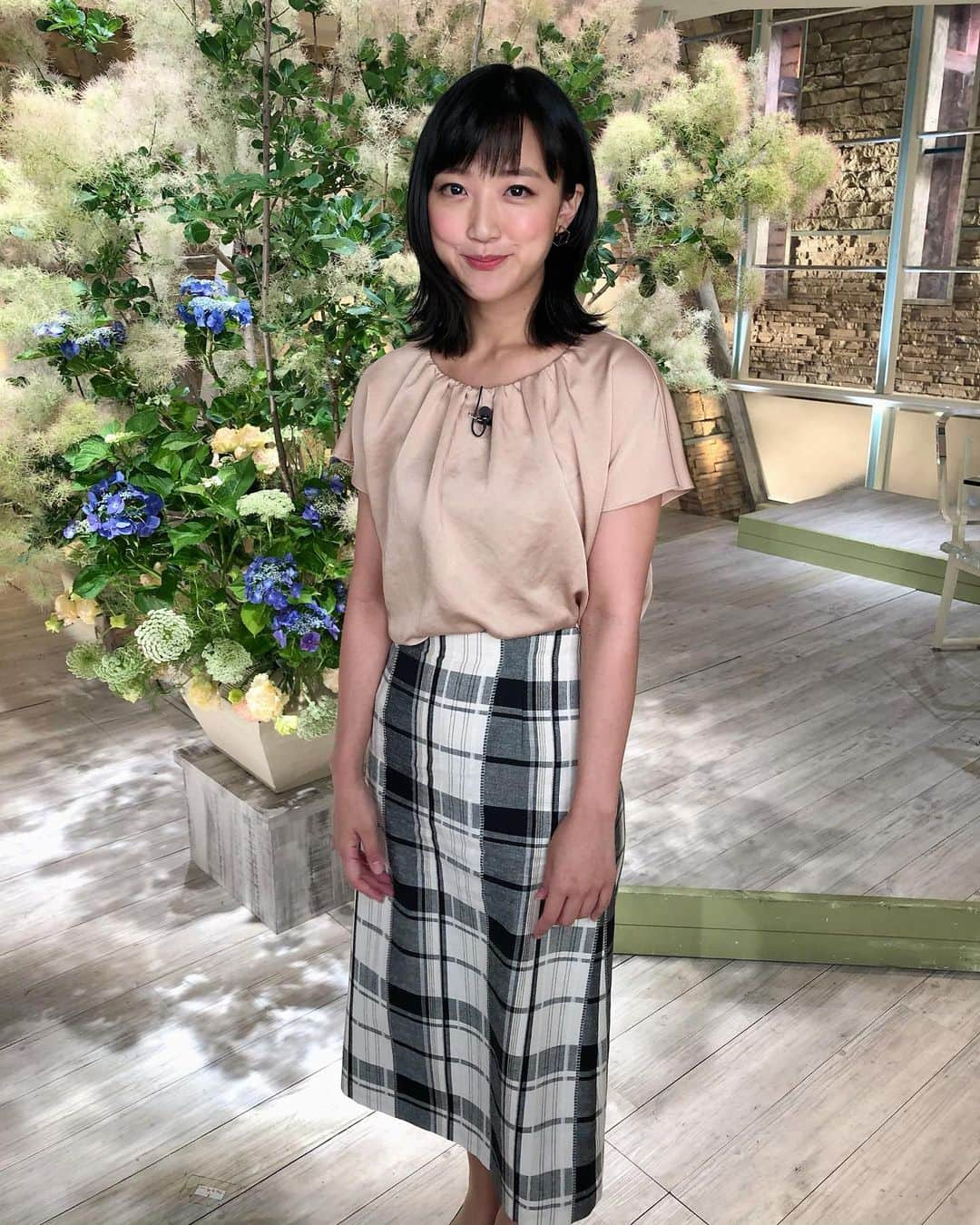 竹内由恵さんのインスタグラム写真 - (竹内由恵Instagram)「先々週の衣装と先週の衣装を続けてアップします😊✨参考にしていただけたら嬉しいです！ 1枚目 ワンピース ブランド無し 2枚目 ワンピース etto(エット) 3枚目 ワンピース etto(エット) 4枚目 ブラウス・スカート ef-de(エフデ) 5枚目 ブラウス・スカート NATURAL BEAUTY(ナチュラル ビューティ) #etto #efde #naturalbeauty #アナウンサー衣装」7月2日 18時59分 - yoshie0takeuchi