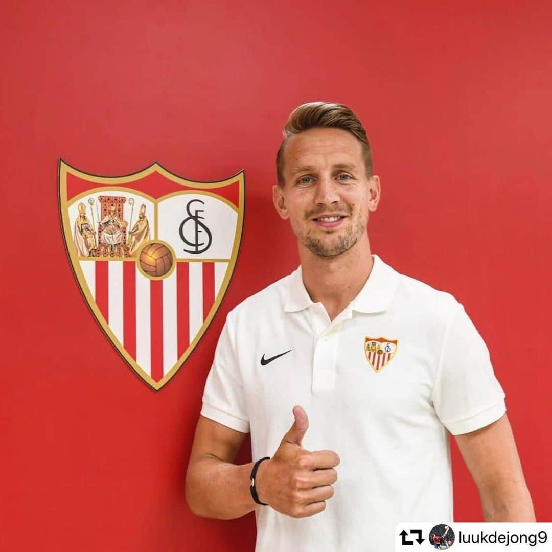 LFPさんのインスタグラム写真 - (LFPInstagram)「@luukdejong9 is in @sevillafc’s house! ❤️✍🏻🆕 • #DeJong #SevillaFC #LaLigaSantander #LaLiga #LaLigaTransfers」7月2日 19時00分 - laliga