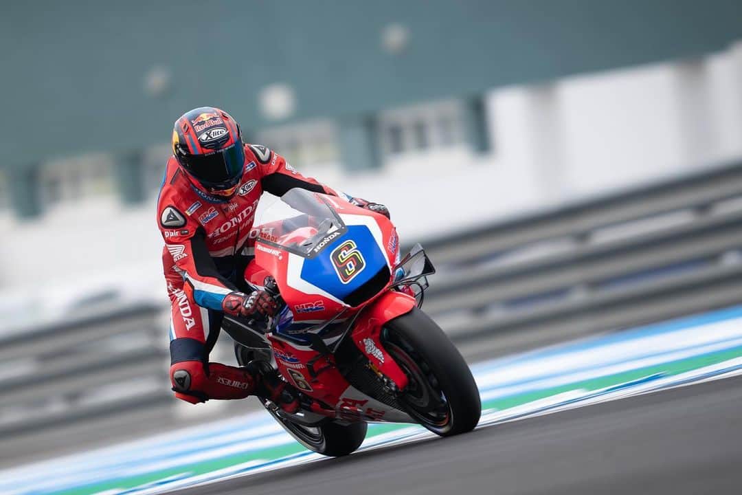 レプソル・ホンダのインスタグラム：「Joining us in the Repsol Honda Team for the Sachsenring is @stefanbradl6 while Lorenzo recovers from his Assen injuries.  Get well soon Jorge!」