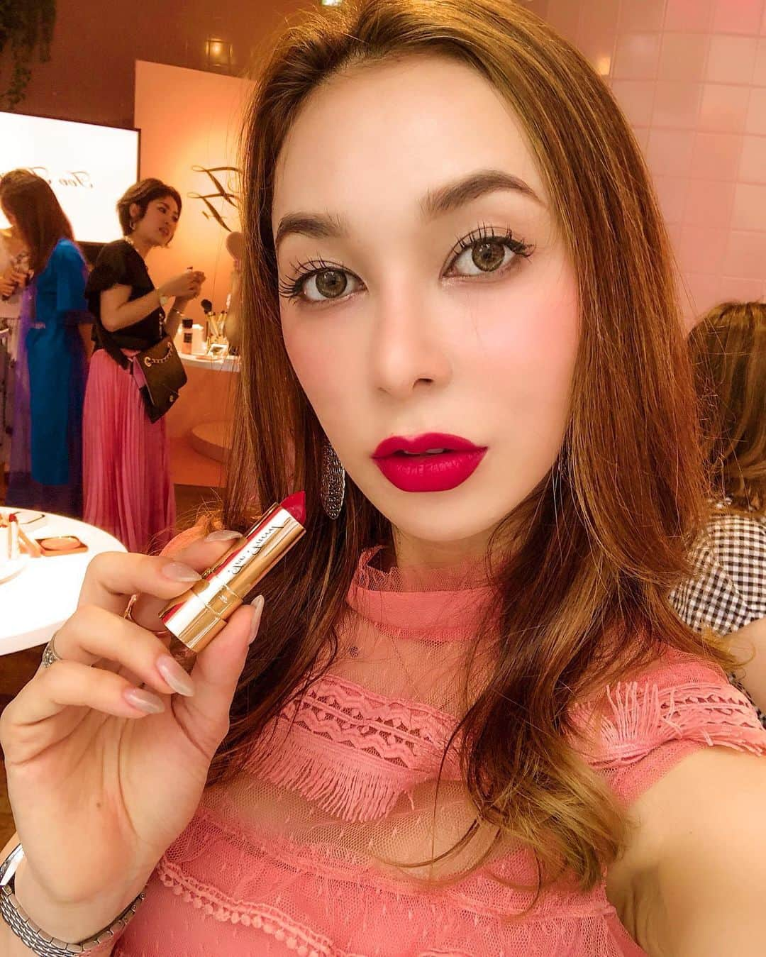 Gabrielaさんのインスタグラム写真 - (GabrielaInstagram)「大好きな @toofaced が日本初上陸します🙏😻😻😻 このブランドは昔から大好きです！ 海外ブロガーやメイクアップアーティストも良く使うほど、 High quality ✨ しかも、動物実験をしてない、ビーガンコスメ😻  今回イベントに招待されて、嬉しかったです！  Thank you so much for having me #TooFaced 💋  で、この可愛いバッグは #maisonpromax だよ💕 . . . . . #toofaced #mua #makeup #vegan #vegancosmetic #beauty #party #ootd #maisonpromax #bag #fashion #lookdodia #maquiagem #blogueira #コスメ #パーティー #おしゃれ #インスタグラマー  #コーデ #バックパック」7月2日 19時11分 - rkgabriela