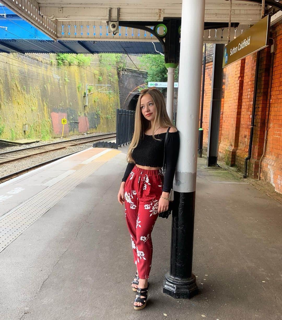 のインスタグラム：「*can’t think of a caption*」