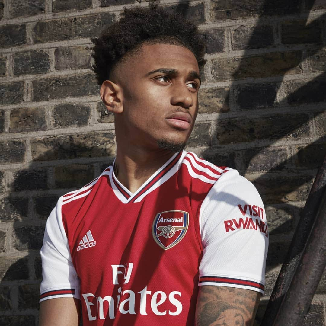 adidas Italiaさんのインスタグラム写真 - (adidas ItaliaInstagram)「Made a Londoner.  Il nuovo @arsenal Home Kit è arrivato. Disponibile in esclusiva su adidas e nei club store ufficiali.  #DareToCreate」7月2日 19時23分 - adidasita