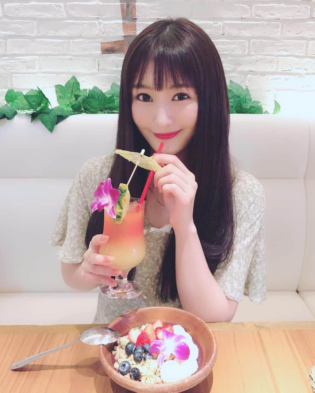 川上礼奈さんのインスタグラム写真 - (川上礼奈Instagram)「. 最近食べてばっかだ😳🍹♡ 髪の毛もさらさらにしてきた☺️ 前髪も切ったよ💕 #もぐもぐれなぴょん」7月2日 19時23分 - kawakami_rena