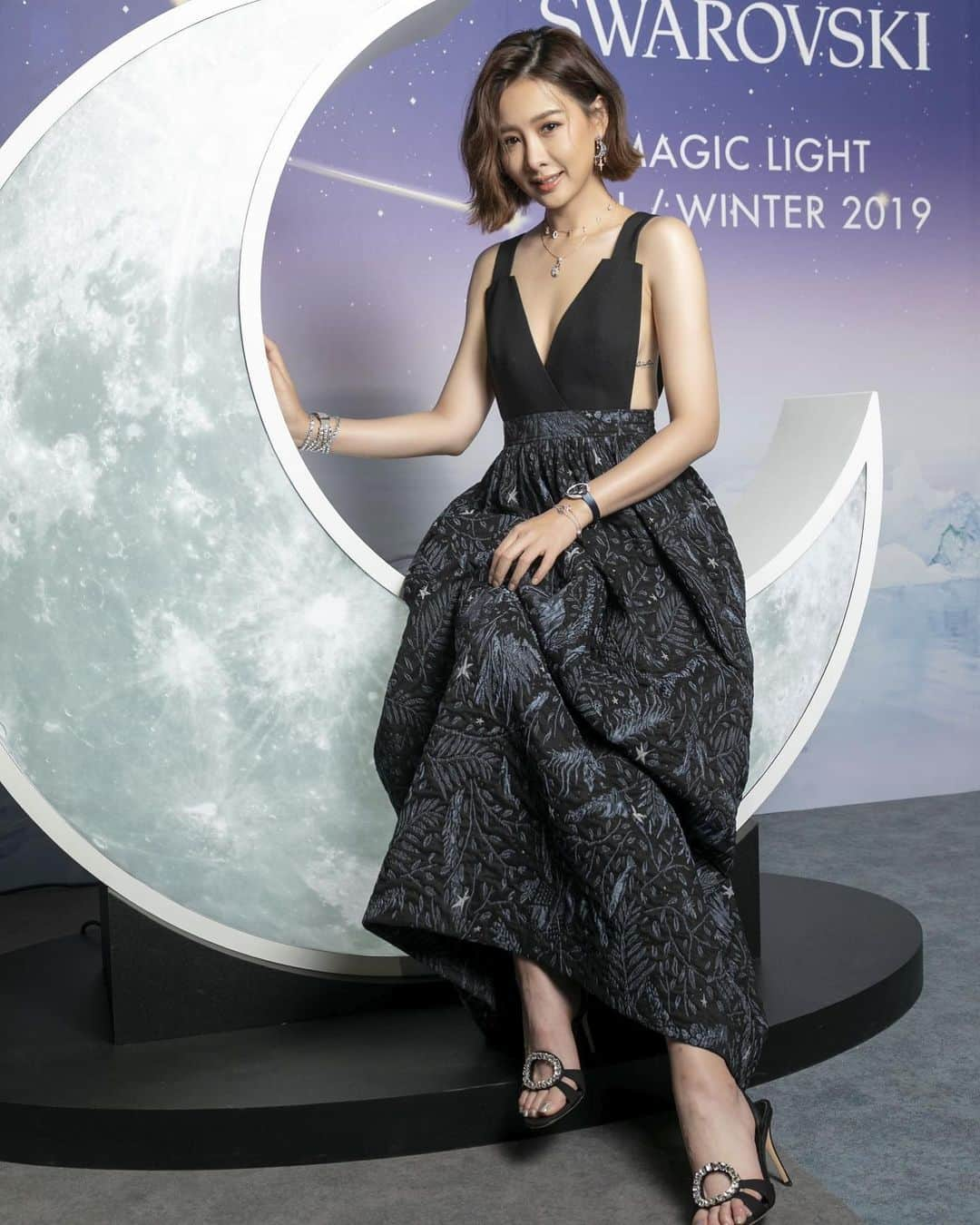 アンバー・アンさんのインスタグラム写真 - (アンバー・アンInstagram)「🌙 @Swarovski #SwarovskiTW #SparkDelight @giuseppezanotti @apujan Make up by @clairechengmakeup  Hair by @u88na」7月2日 19時28分 - xinya_an