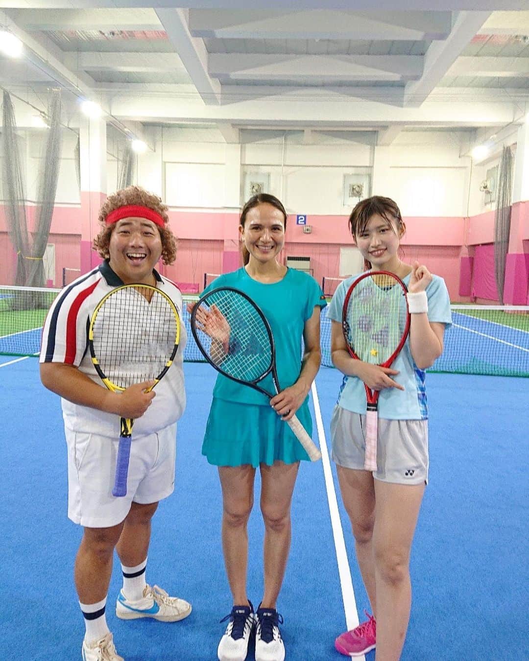 瀬間友里加のインスタグラム：「先週末はスマッシュ連載TENIGO @smash_monthly21 🎾久しぶりのメンバーとたくさん笑いました😄参加者の皆さんとラリーをしてアドバイスさせていただきました☺️梅雨なのでジメジメしていますが汗をかいて運動するとやっぱり気持ちいい✨ウィンブルドンも始まり、私もテニス欲が高まりつつあります🎾  #テニス #スマッシュ #ellesse #tennis @akari_miyagi @vamoswatanabe @tennis_noah_mizonokuchi #8/21発売です」