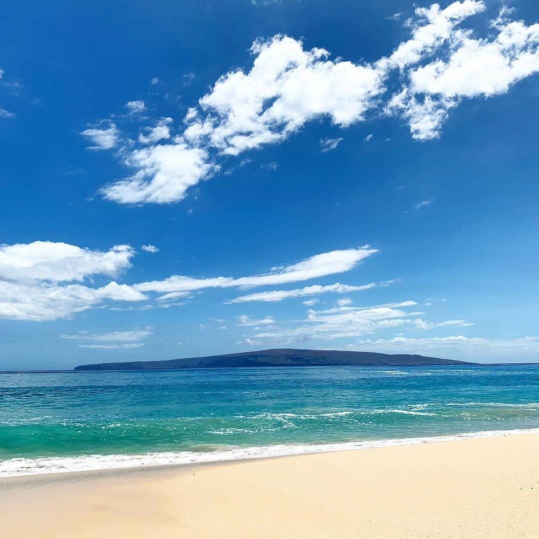 吉川ひなのさんのインスタグラム写真 - (吉川ひなのInstagram)「今日の海は波がすっごく大きくて、砂浜の足跡を毎回ぜーんぶ消し去って、とっても神秘的で美しかった💙  今日もいっぱい遊んでくれてありがとうございました海😝💘」7月2日 19時36分 - hinanoyoshikawa