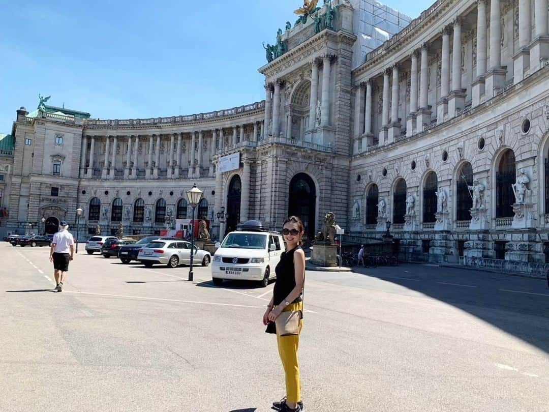 篠原菜月さんのインスタグラム写真 - (篠原菜月Instagram)「オーストリア国立図書館📚 豪華ですべて美しかった！まさに美女と野獣に出てくる図書館だった😍👏 ・ ・ #Austria#Vienna#wien#library#summer#vacation#travel#trip#オーストリア#ウィーン#オーストリア国立図書館#夏休み#美女と野獣#図書館」7月2日 19時45分 - natsukishinohara