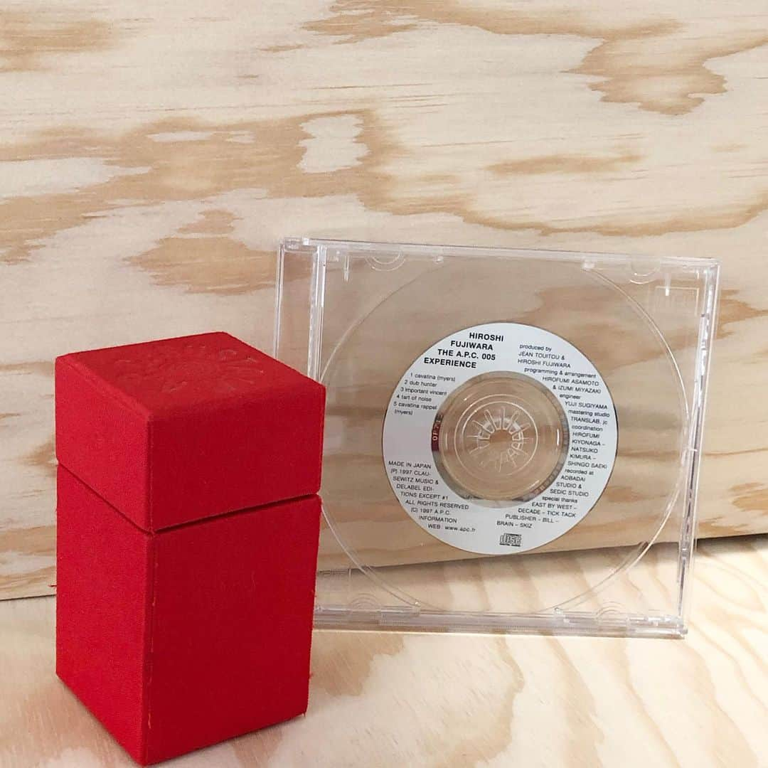 アーペーセーさんのインスタグラム写真 - (アーペーセーInstagram)「Looking through A.P.C. archives : A.P.C. sustain perfume and the CD 005 'the A.P.C. experience'. Launched in 1997 'The A.P.C. experience' CD 005 is a collaboration between @fujiwarahiroshi and @jeantouitou  Launched in 2009, the A.P.C. Sustain perfume was created by Haley Alexander Van Oosten. The 8ml wooden bottle contains a mixture of 12 essential oils, to apply behind the ears with a few drops on the fingertips.  #APC #Archives #JeanTouitou #HiroshiFujiwara #Music」7月2日 19時57分 - apc_paris