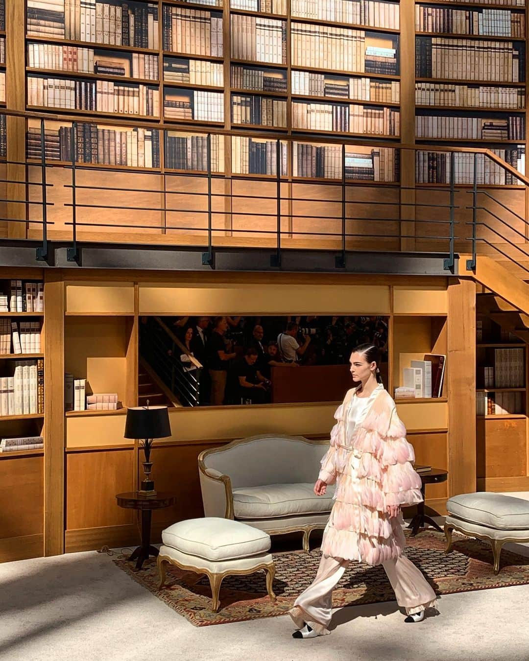 Vogue Parisさんのインスタグラム写真 - (Vogue ParisInstagram)「Quiet please! Welcome to the @ChanelOfficial library to present the couture collection, installed as always under the glass dome of @le_grand_palais」7月2日 20時01分 - voguefrance