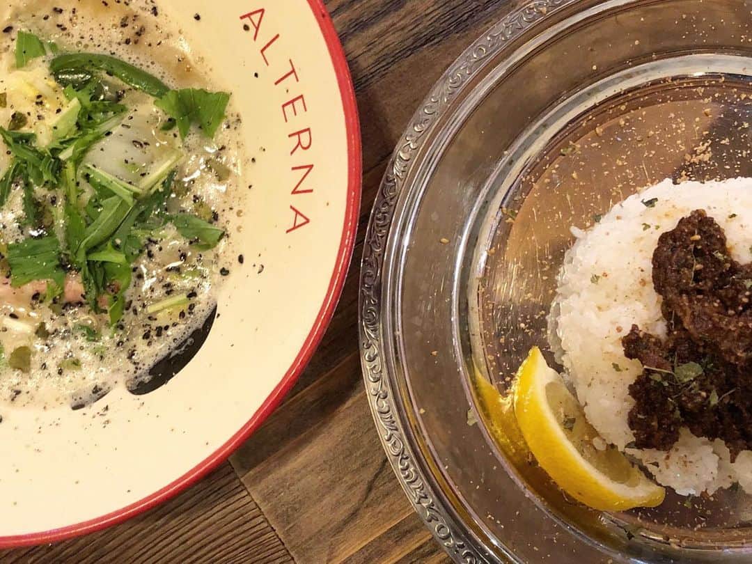 土井コマキさんのインスタグラム写真 - (土井コマキInstagram)「802の近所に引っ越してきた、カフェトキオナでプリンアラモード🍮 水木は休みでニッポンカリーオルタナになる。木曜のスープカレーがめっちゃ新しくて美味しい！0点の言い方やけど、味噌汁ごはんみたいな感じ！発明やわー、これ。 #カフェトキオナ  #ニッポンカリーオルタナ」7月2日 20時08分 - doikomaki