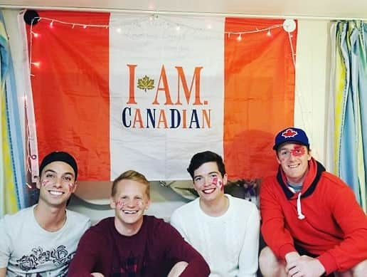 ウェスリー・キリングさんのインスタグラム写真 - (ウェスリー・キリングInstagram)「Spent Canada day with all the Canadians! #facepainting #indiannight #canada🍁 #iamcanadian」7月2日 20時23分 - weskilling