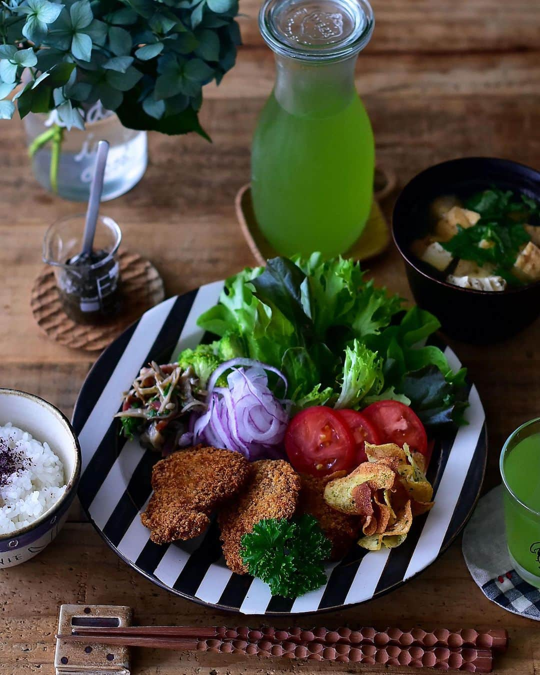 セーラさんのインスタグラム写真 - (セーラInstagram)「* 2019/07/02 * + . . 今日の夕飯はヒレカツ定食。 ポテチ付き(*´艸`)。 #デブ飯 🐷 . . . ヒレカツのソースは黒ゴマたっぷりと辛子を入れたソースです。 #ごちそうさまでした ࿉∥ . ・ ・ ・ #夜ごはん #夕飯 #ヒレカツ #ヒレカツ定食 #有機野菜 #ゆかりごはん #無農薬米 #ふくゆたか #おうちごはん」7月2日 20時22分 - se_ra0227